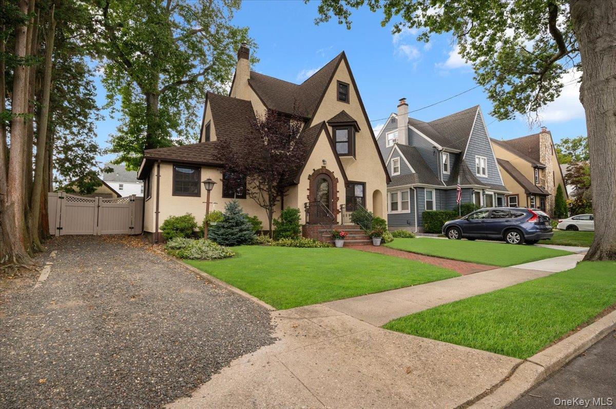 2100 Ambrose Court, North Baldwin, NY 11510