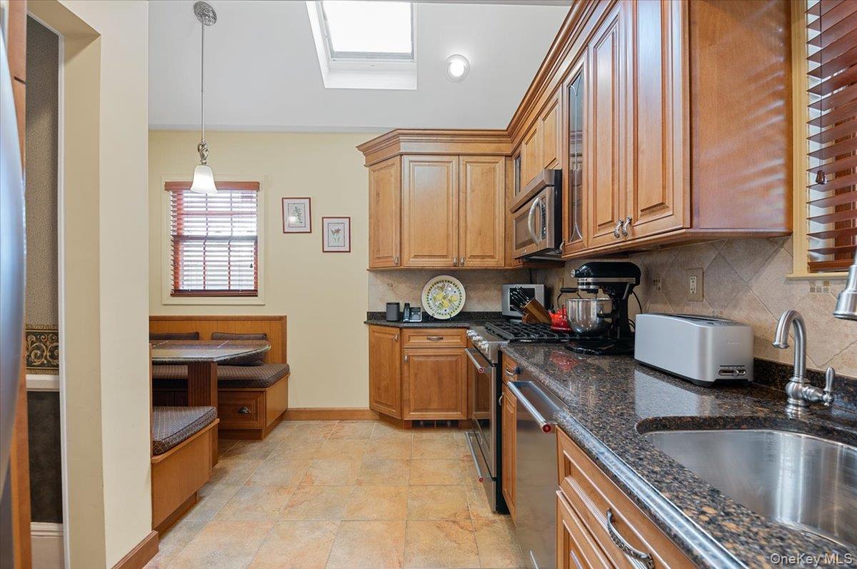 2100 Ambrose Court, North Baldwin, NY 11510