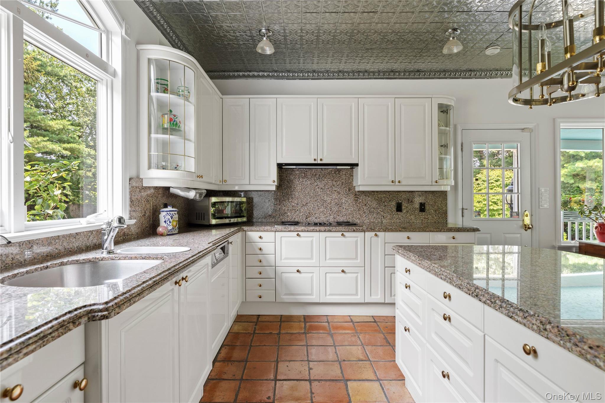 10 Eastview Lane, Old Brookville, NY 11545