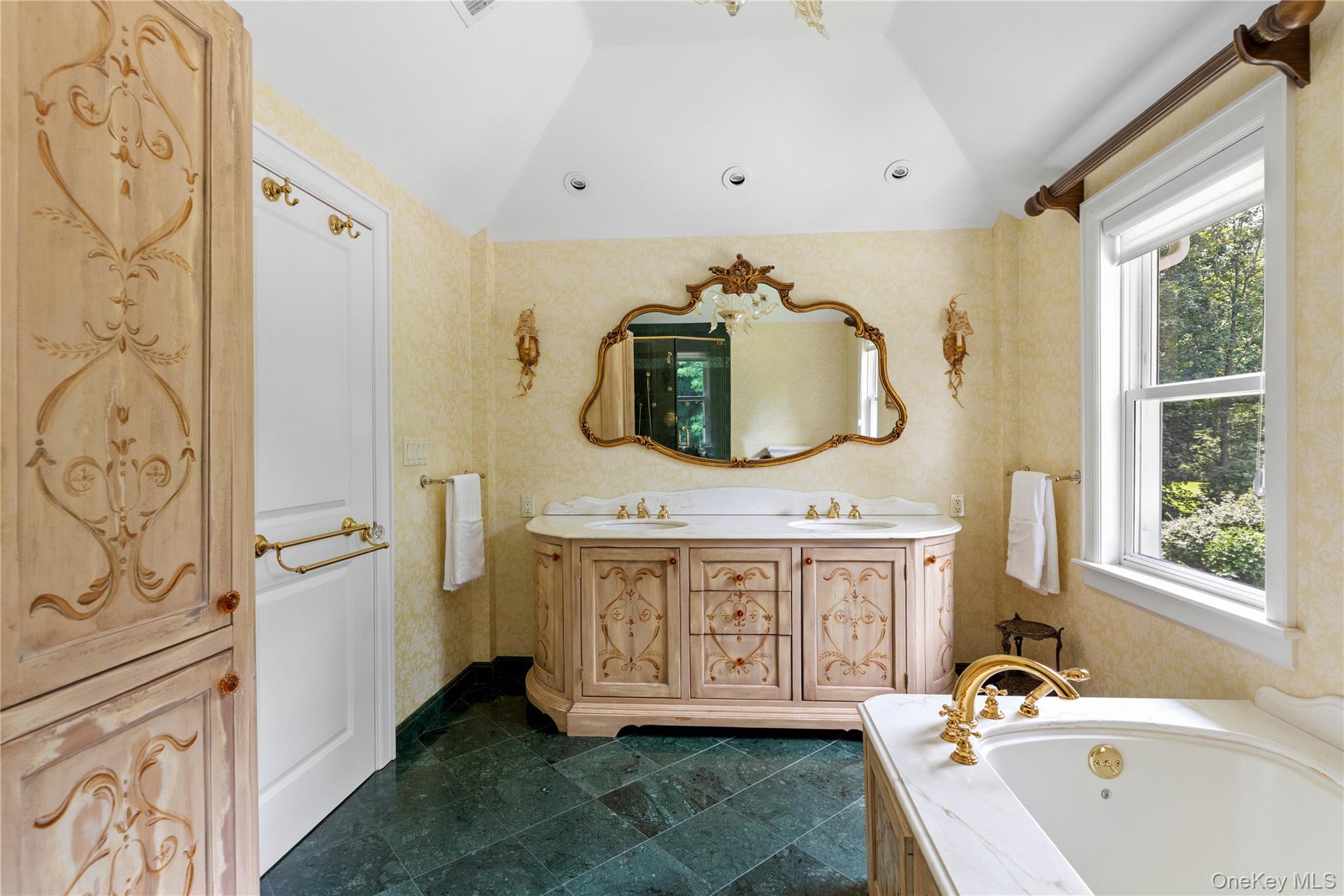 10 Eastview Lane, Old Brookville, NY 11545