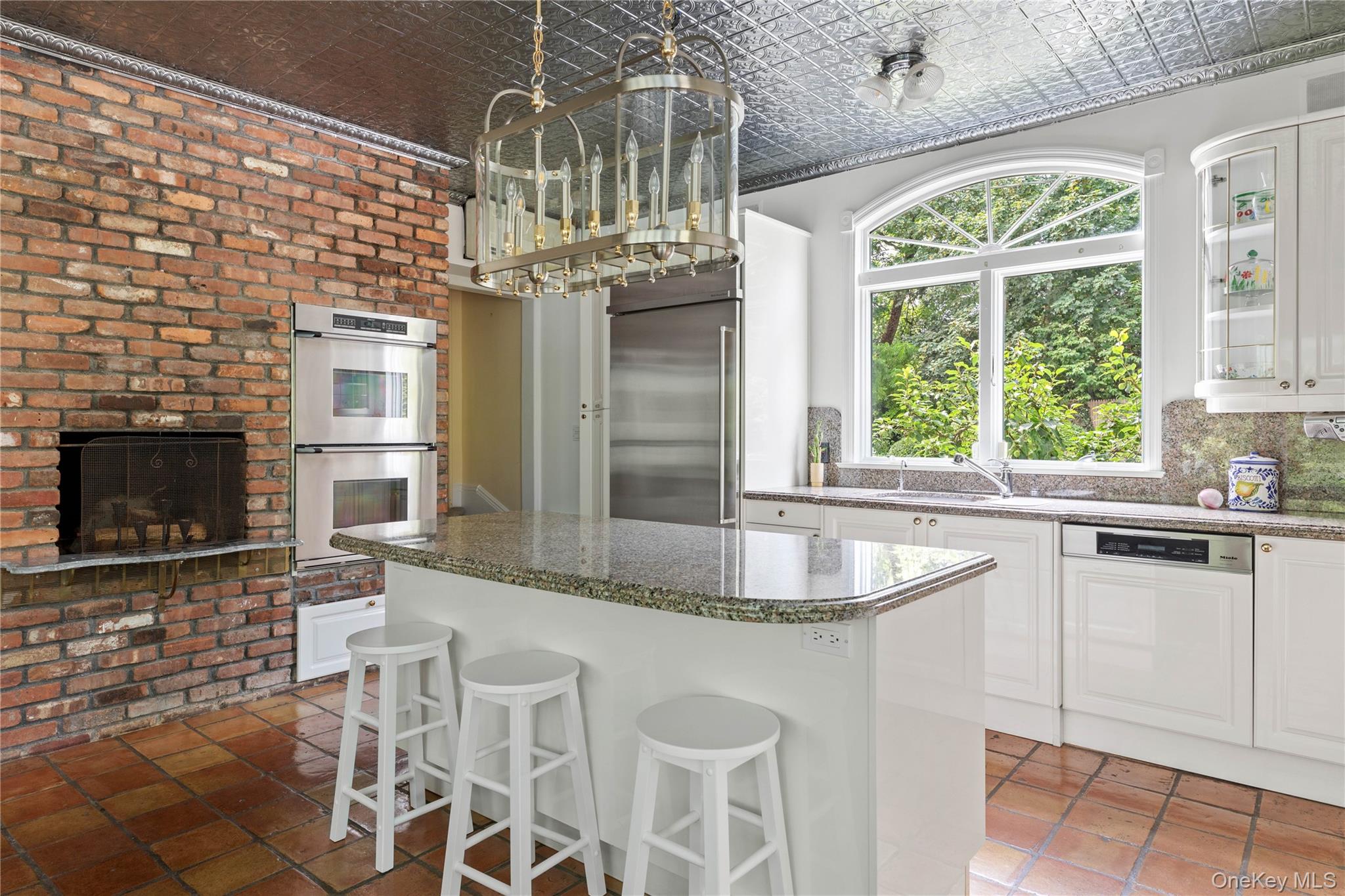 10 Eastview Lane, Old Brookville, NY 11545