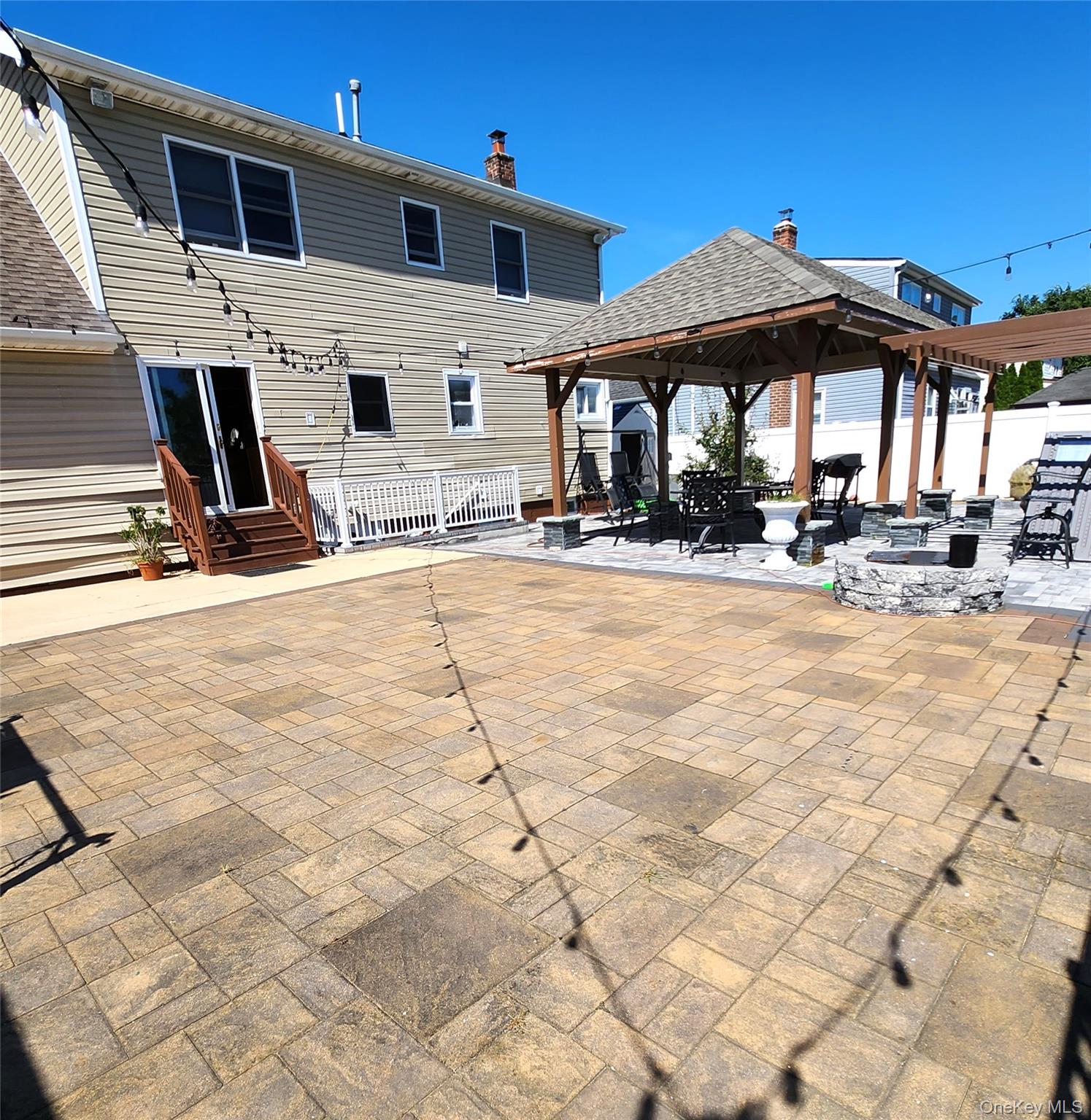 West Babylon, NY 11704