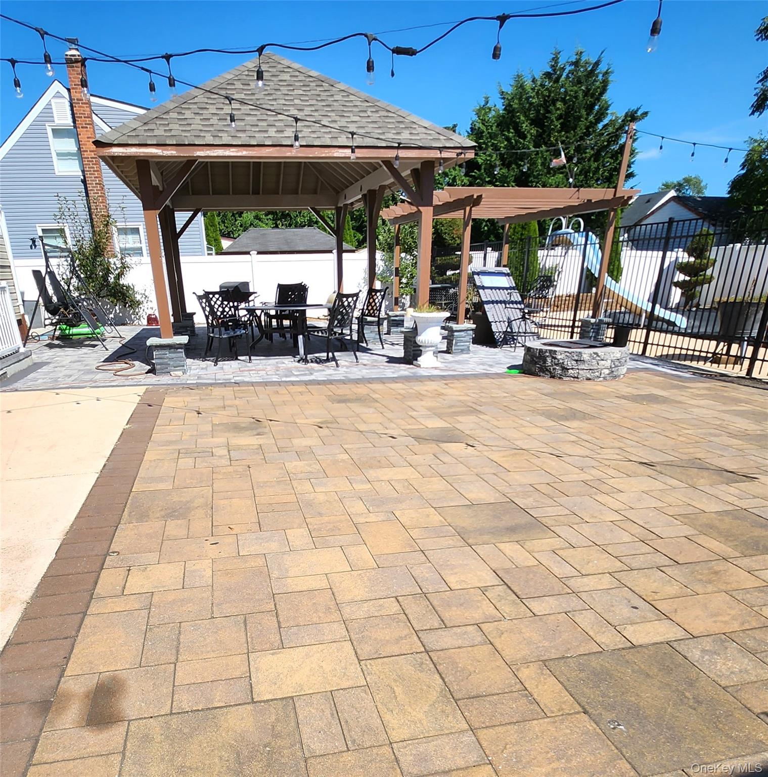 West Babylon, NY 11704