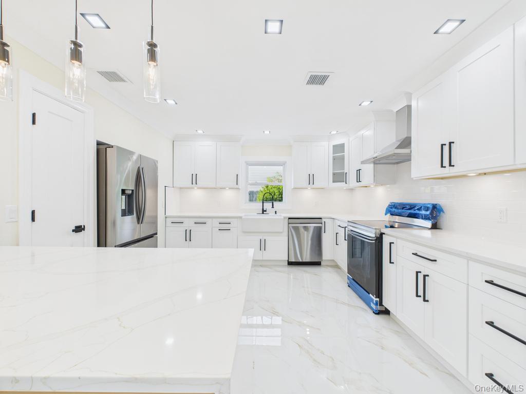 49 Griddle Lane, Levittown, NY 11756