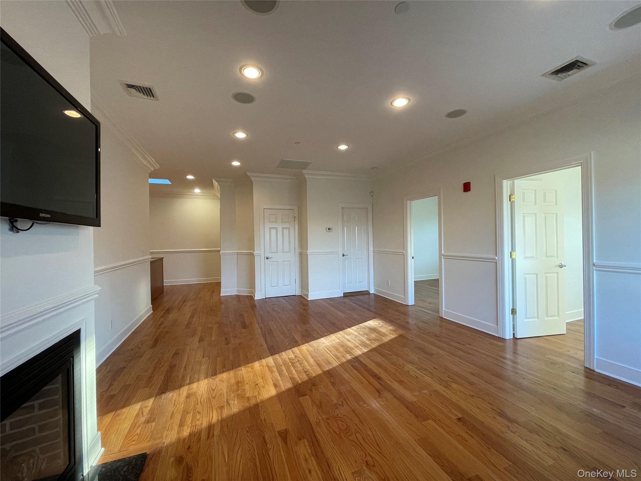 17 Green Street # 2C, Huntington, NY 11743