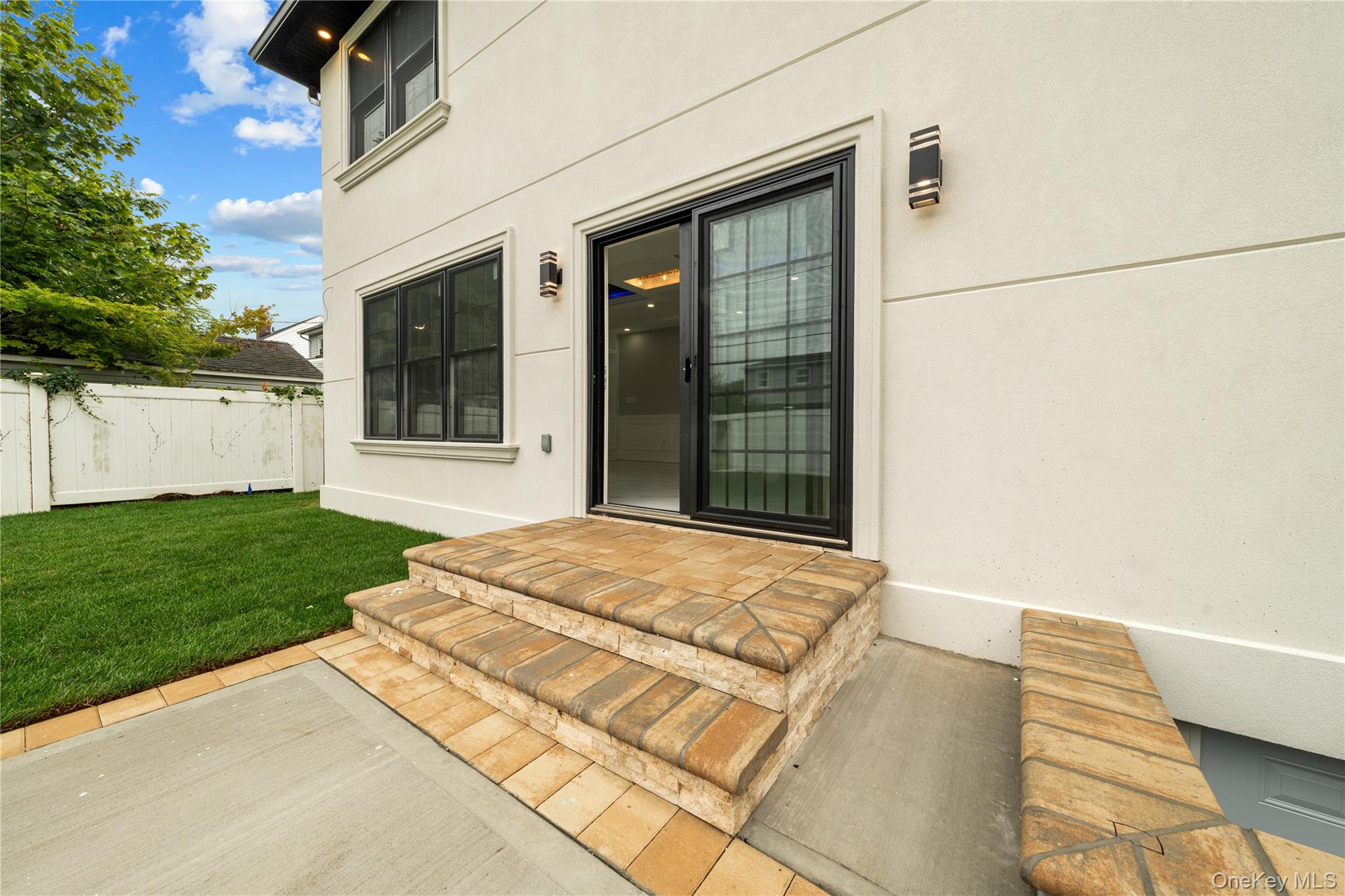 71 Cedar Street, Hicksville, NY 11801