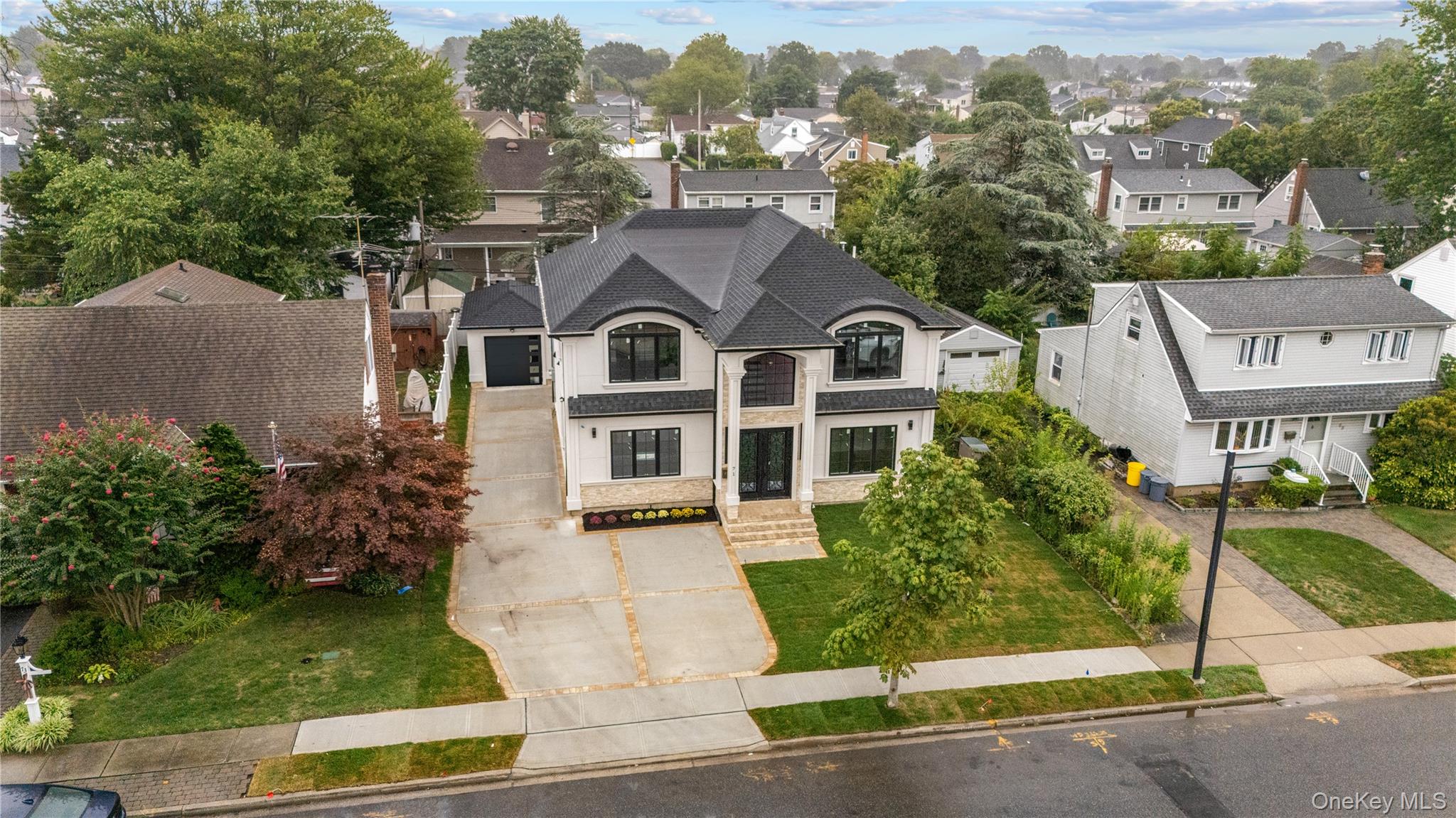 71 Cedar Street, Hicksville, NY 11801