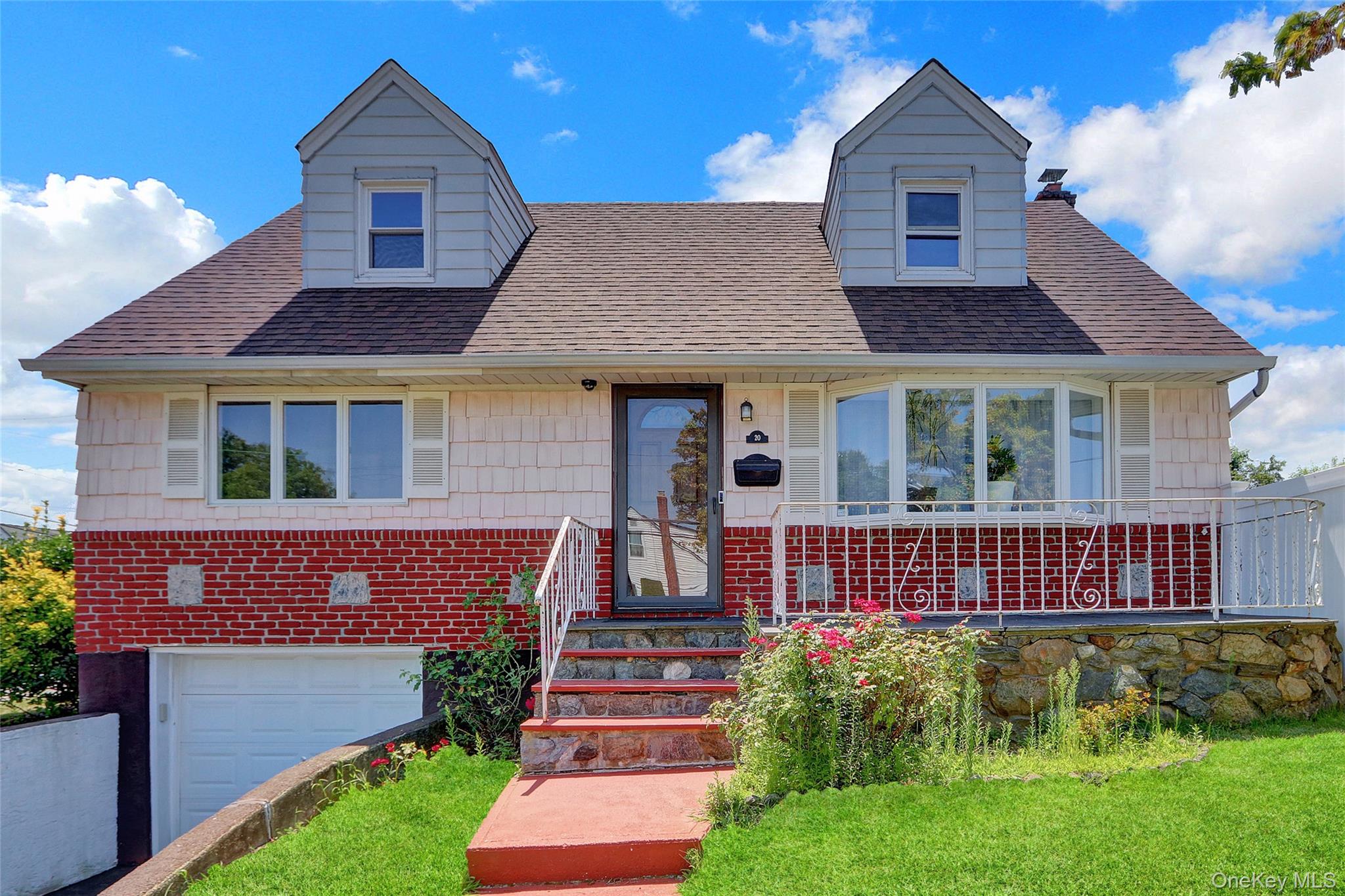 20 Mineola Avenue, Hicksville, NY 11801