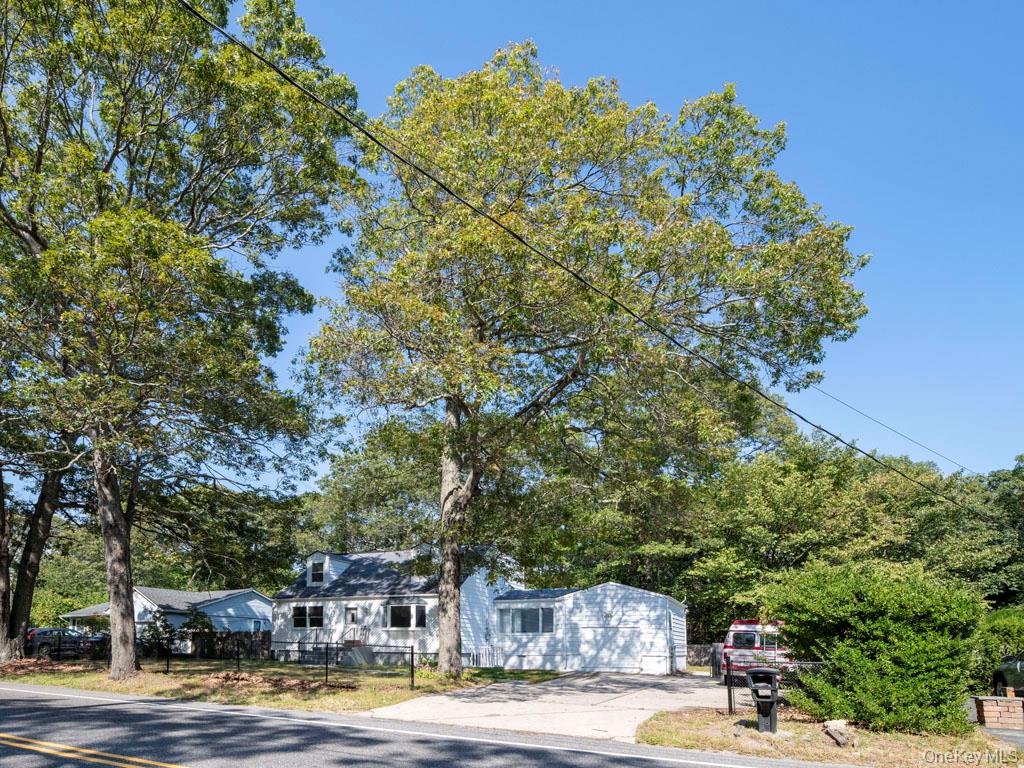 341 Mill Road, Medford, NY 11763