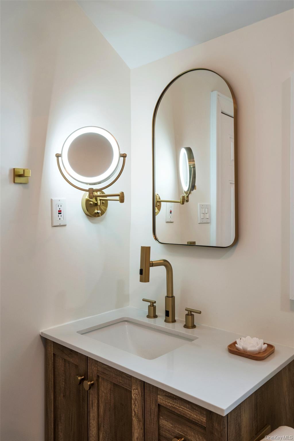 80 Oak Street, Lynbrook, NY 11563