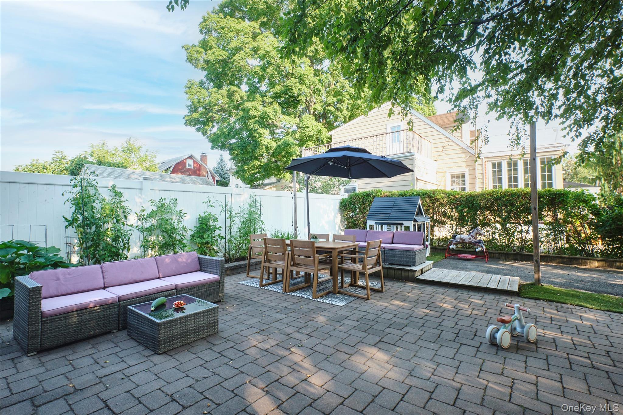 80 Oak Street, Lynbrook, NY 11563