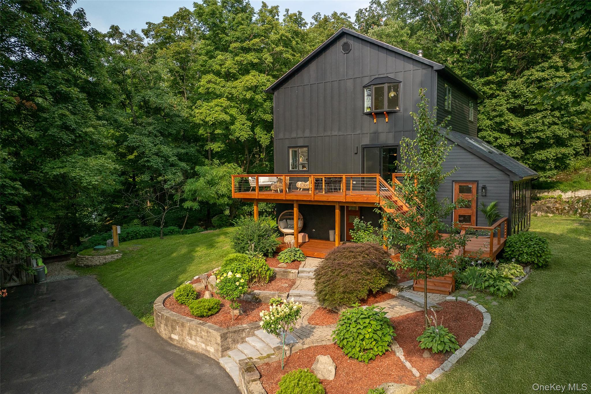 10 Holiday Lane, Greenwood Lake, NY 10925