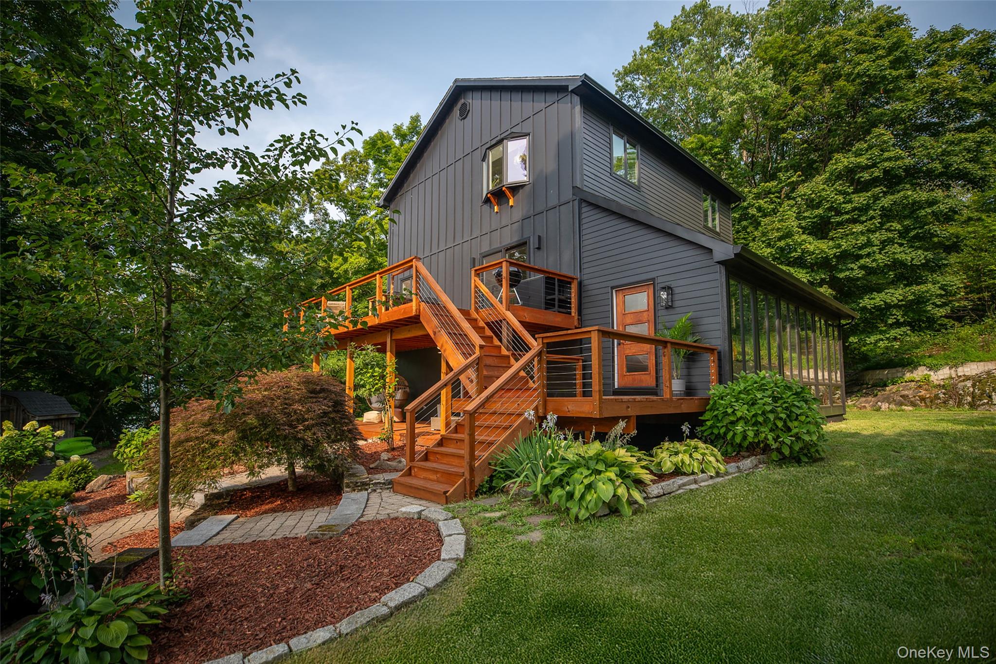 10 Holiday Lane, Greenwood Lake, NY 10925