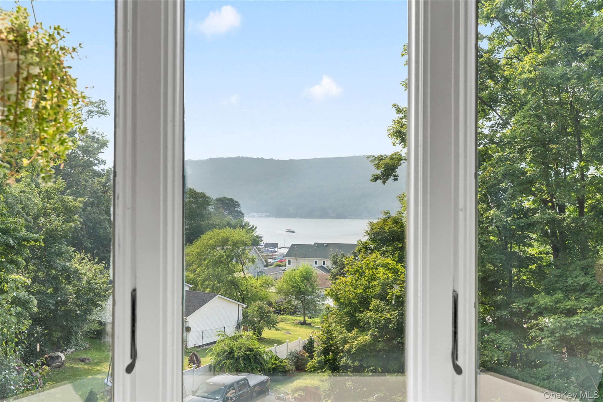 10 Holiday Lane, Greenwood Lake, NY 10925