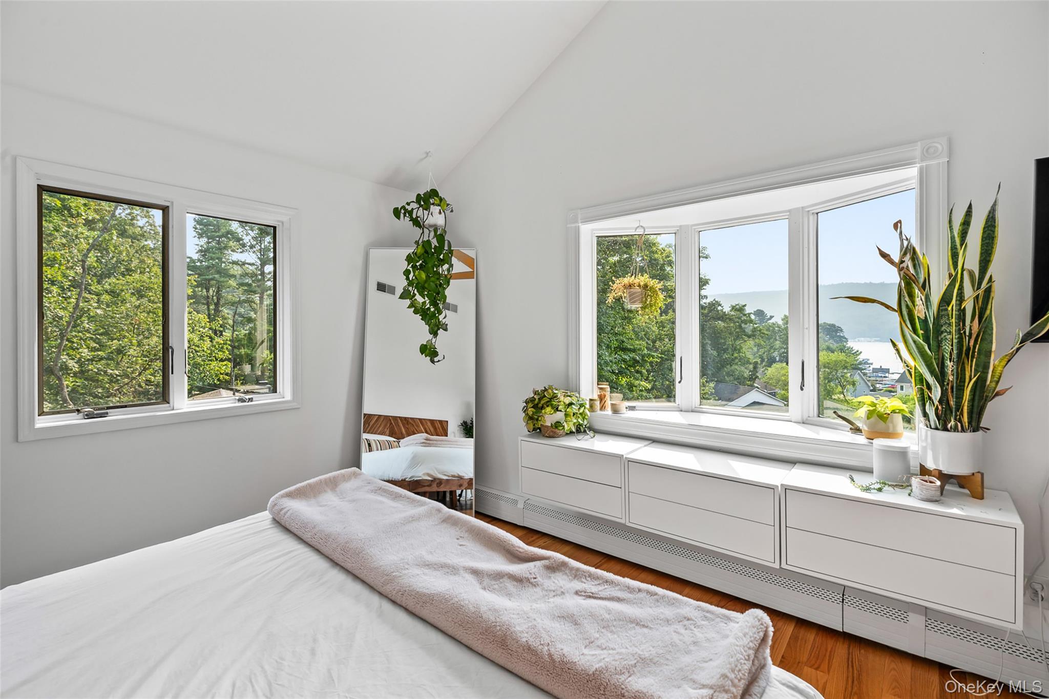 10 Holiday Lane, Greenwood Lake, NY 10925