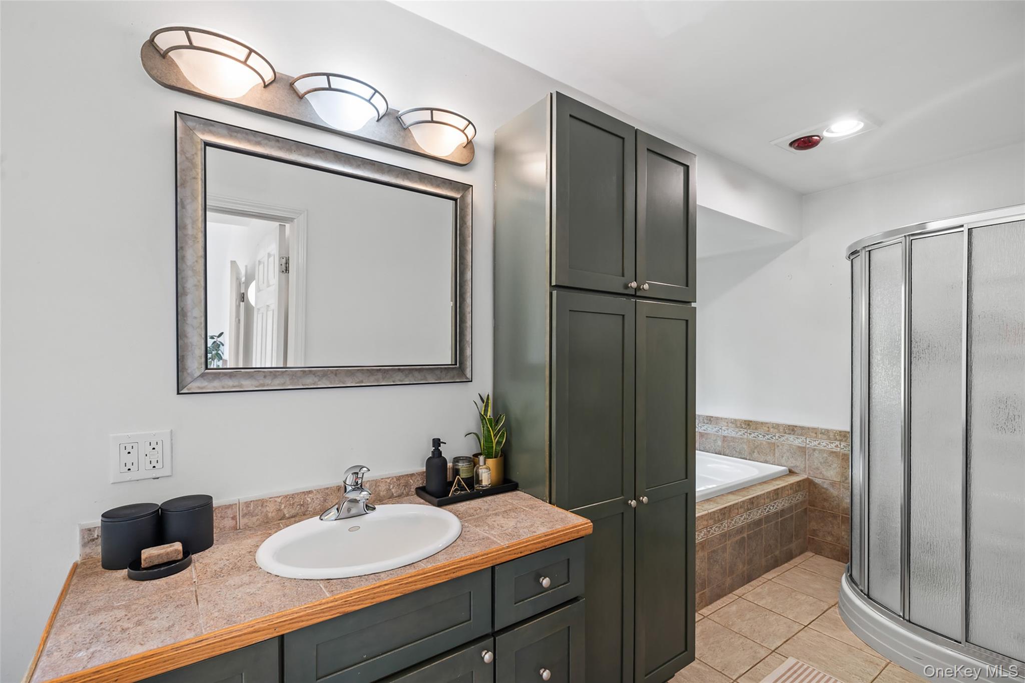 10 Holiday Lane, Greenwood Lake, NY 10925