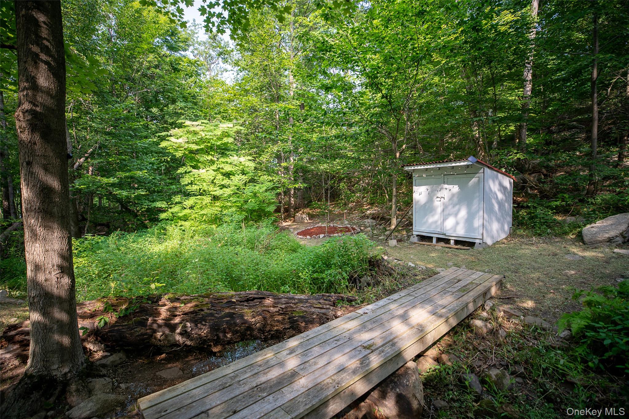 10 Holiday Lane, Greenwood Lake, NY 10925