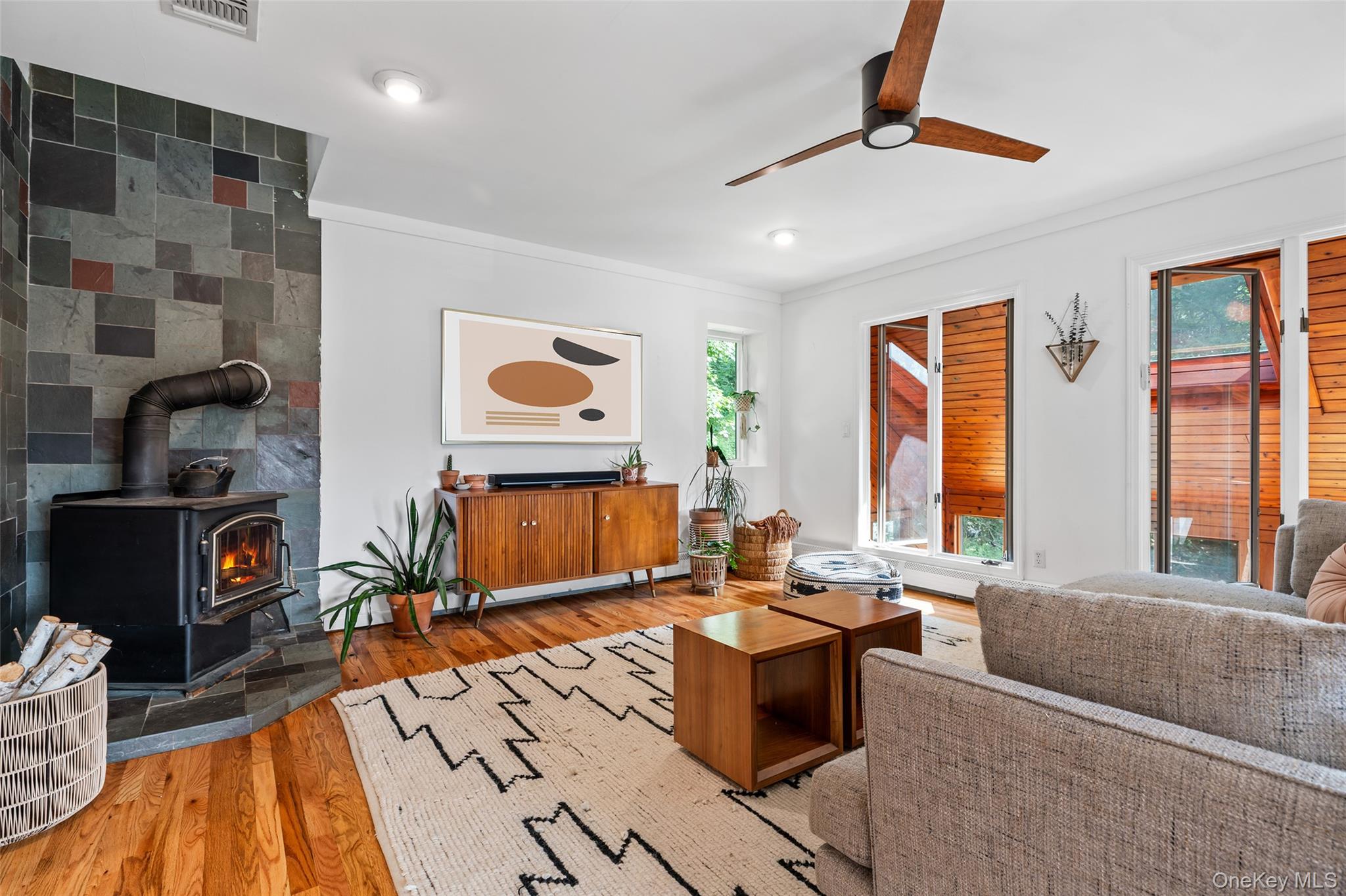 10 Holiday Lane, Greenwood Lake, NY 10925