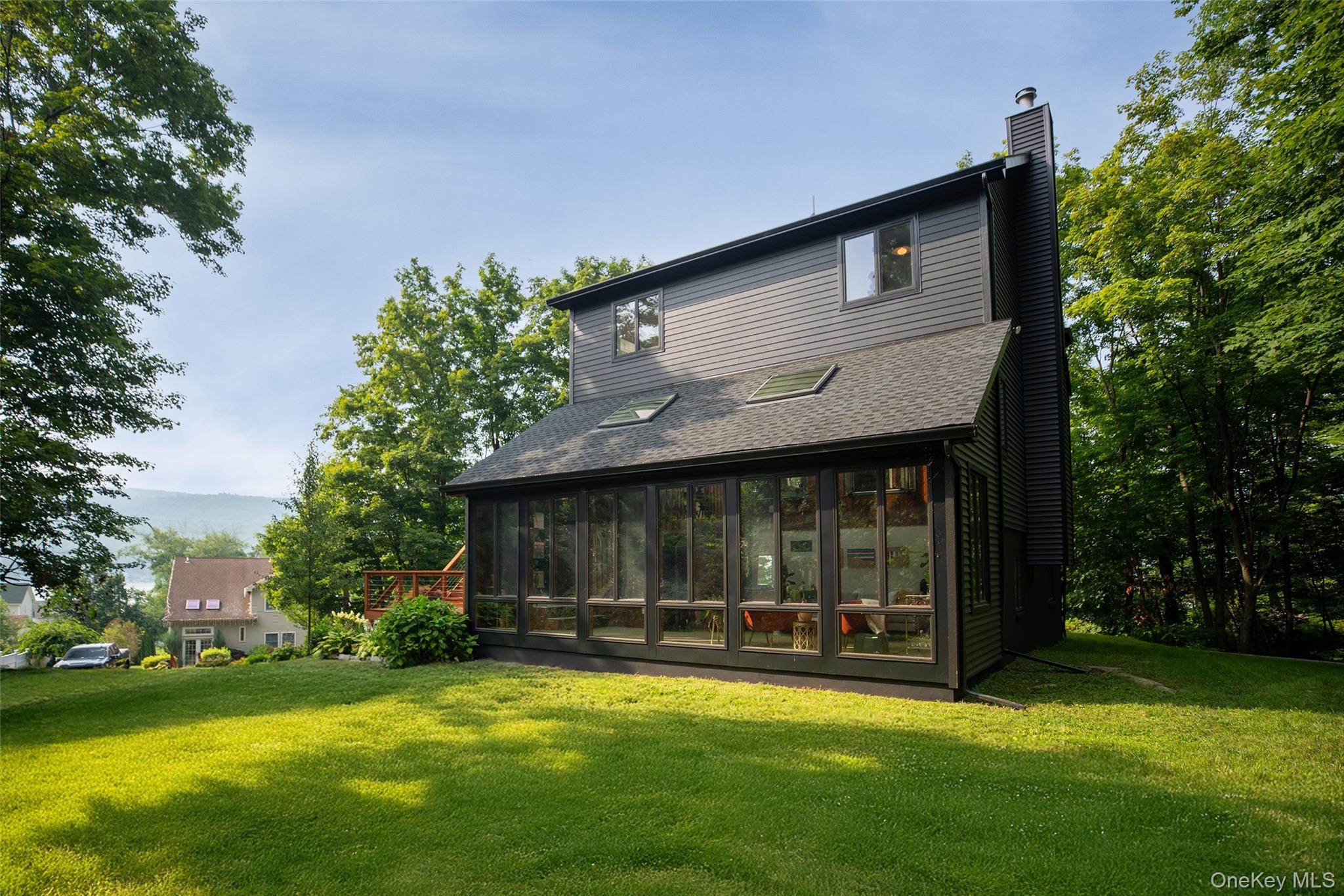 10 Holiday Lane, Greenwood Lake, NY 10925