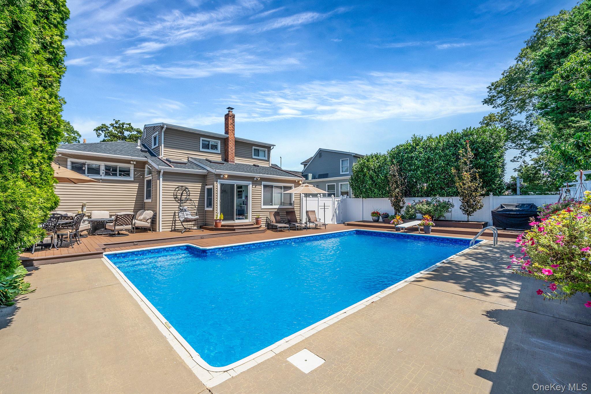 208 Oak Street, Massapequa Park, NY 11762