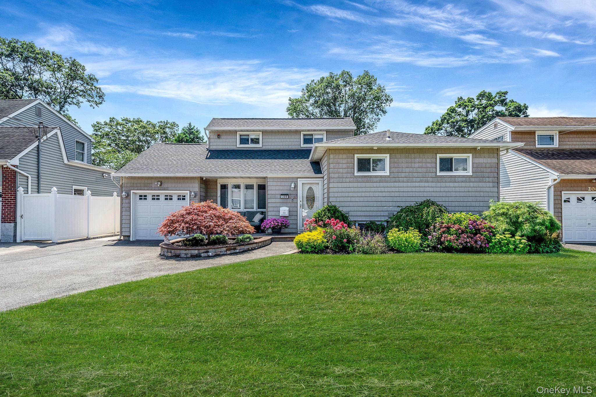 208 Oak Street, Massapequa Park, NY 11762