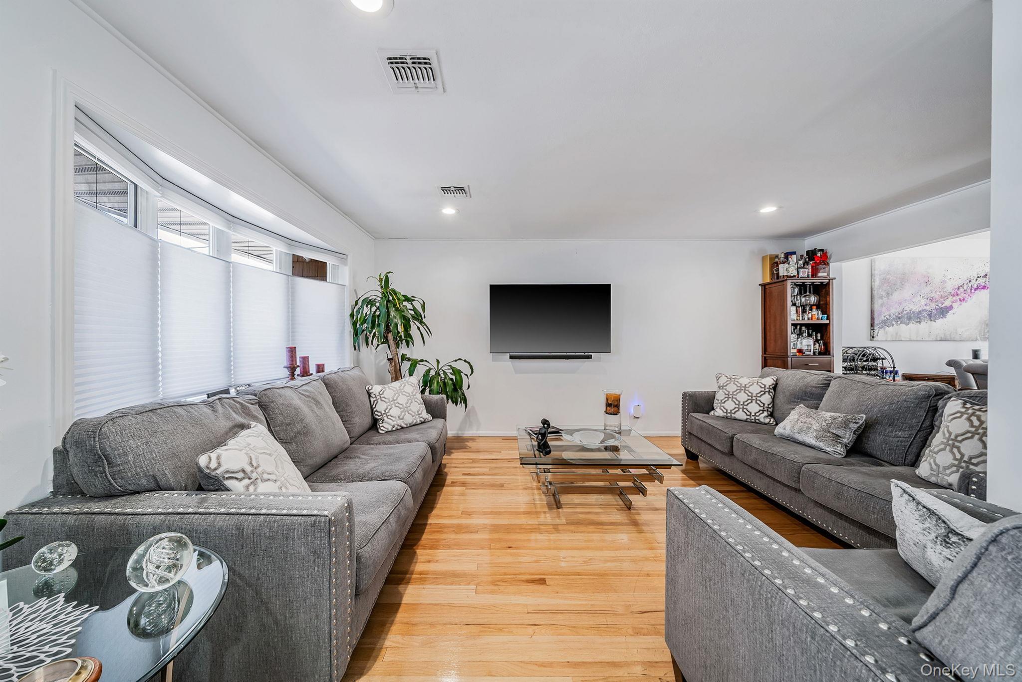 208 Oak Street, Massapequa Park, NY 11762