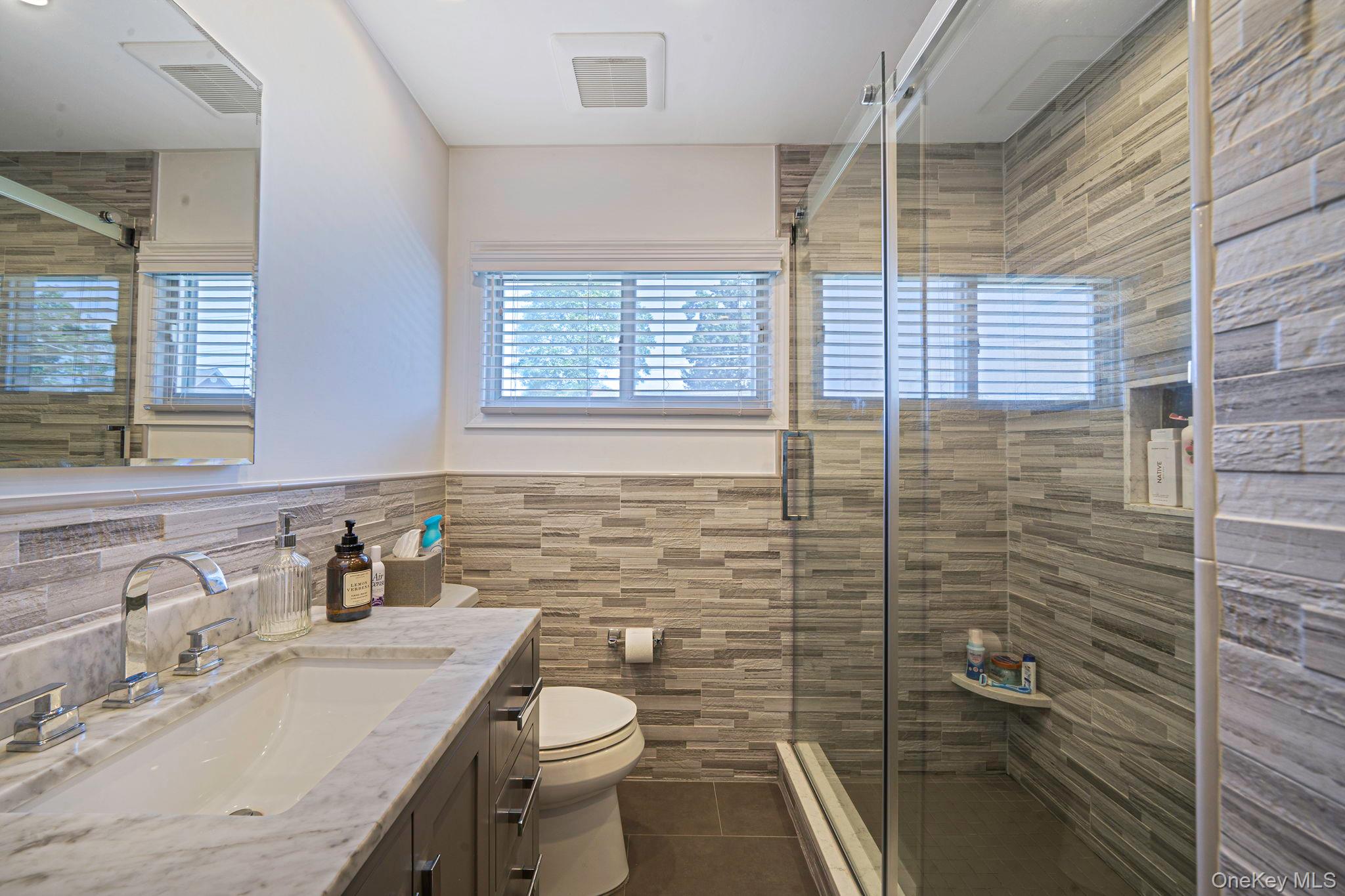 208 Oak Street, Massapequa Park, NY 11762