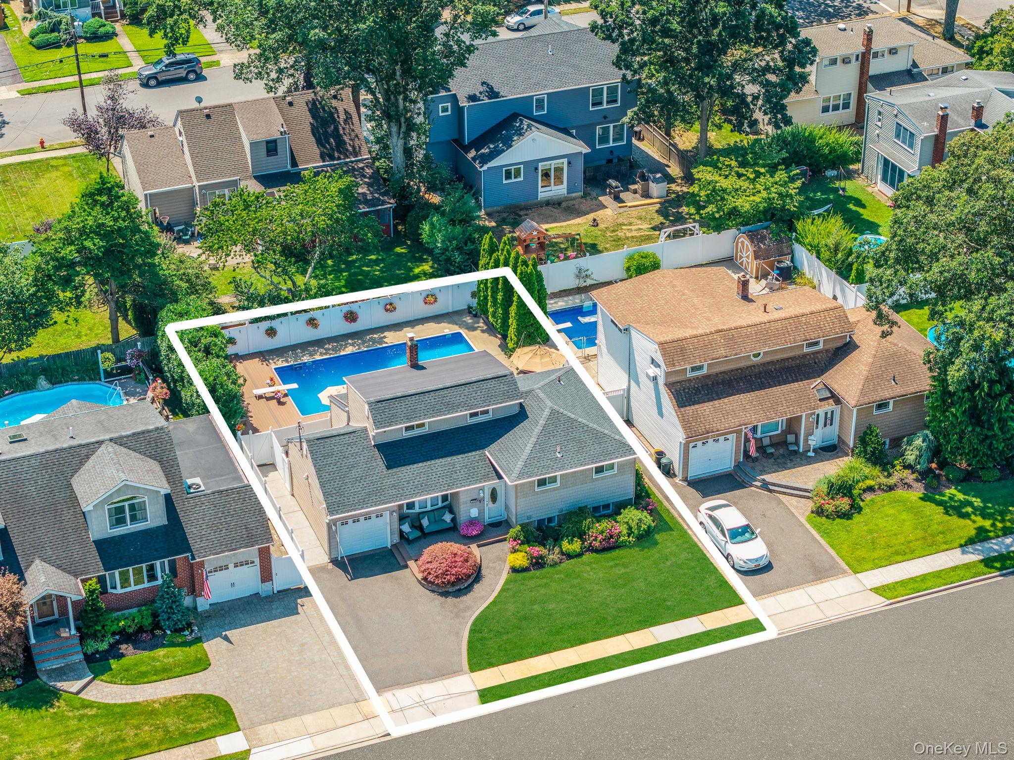 208 Oak Street, Massapequa Park, NY 11762