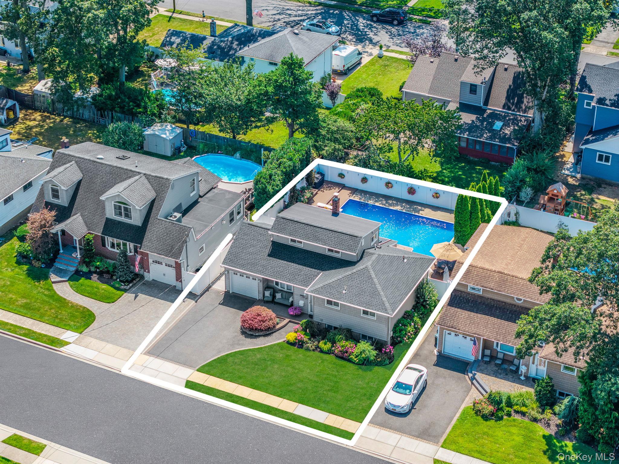 208 Oak Street, Massapequa Park, NY 11762