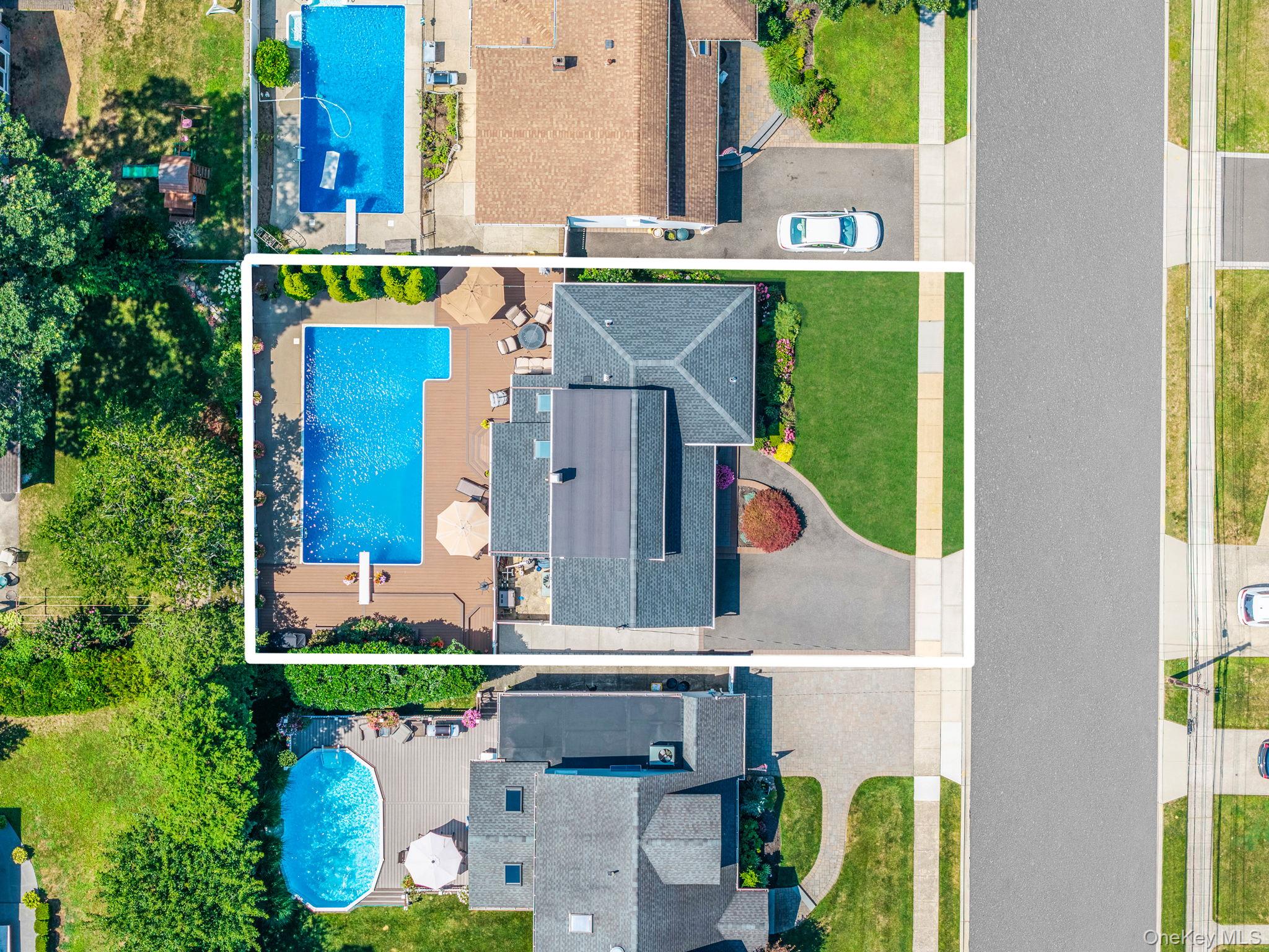 208 Oak Street, Massapequa Park, NY 11762