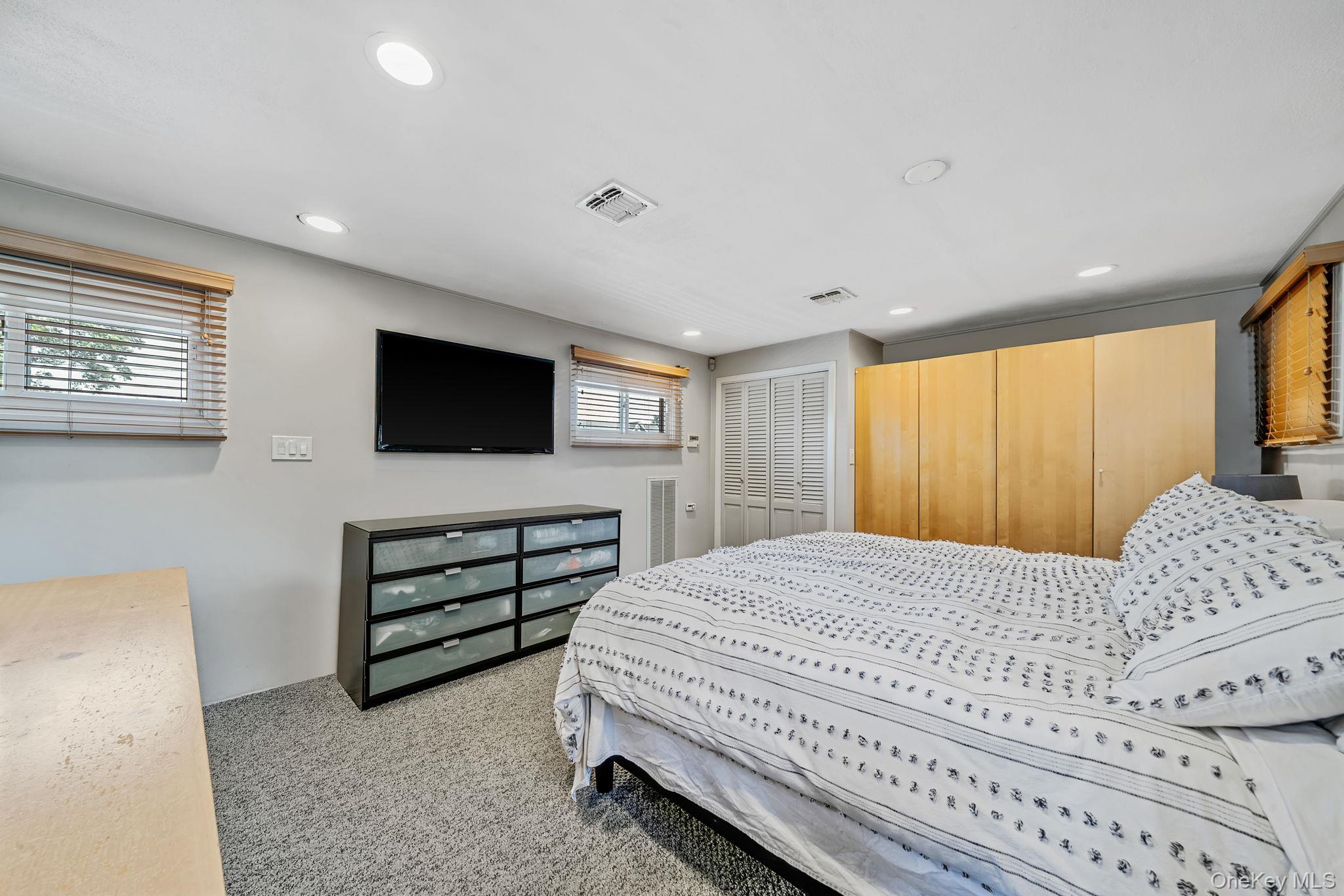 208 Oak Street, Massapequa Park, NY 11762