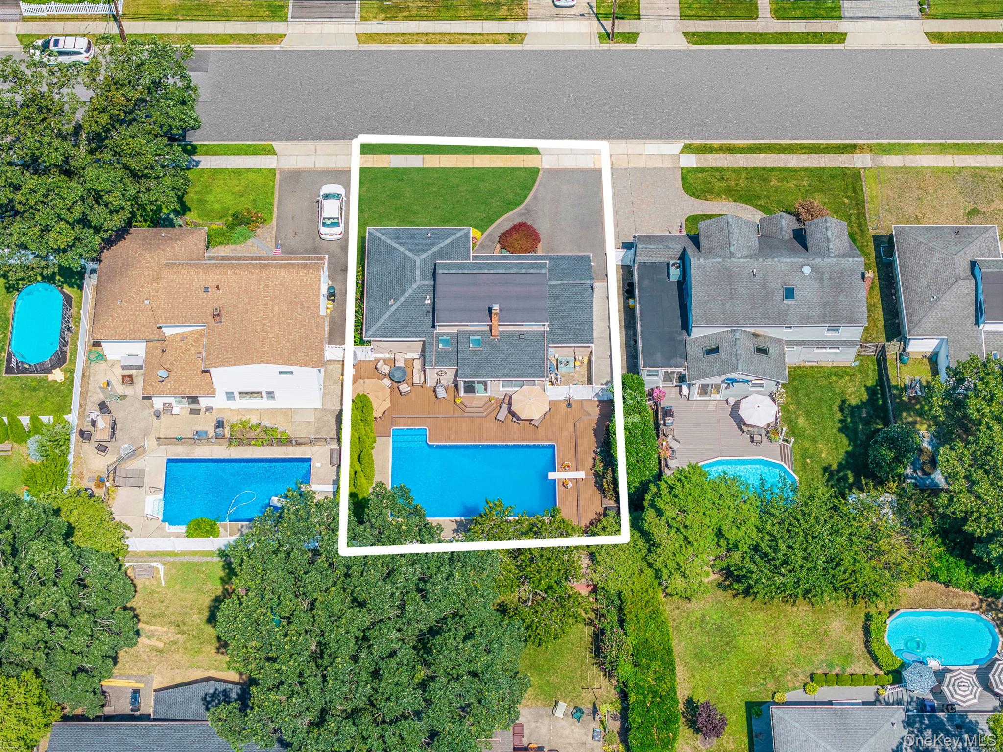 208 Oak Street, Massapequa Park, NY 11762