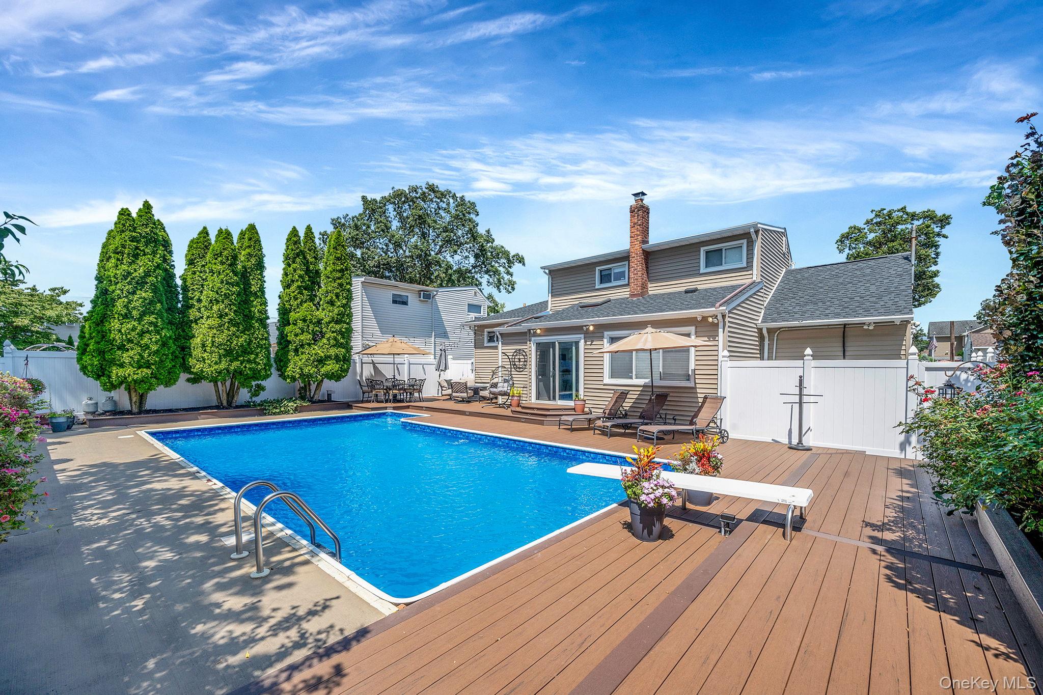 208 Oak Street, Massapequa Park, NY 11762