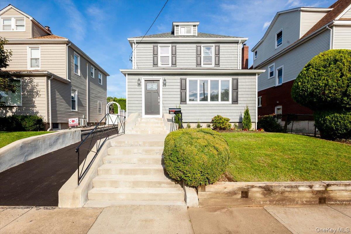 310 Columbus Parkway, Mineola, NY 11501