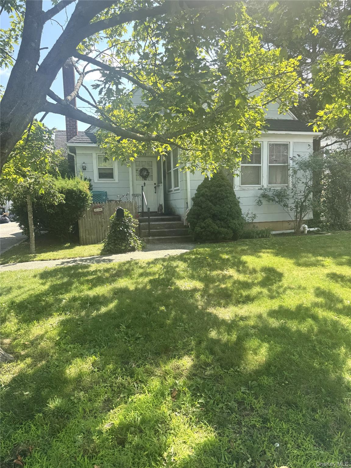 39 Redmond Avenue, Bay Shore, NY 11706