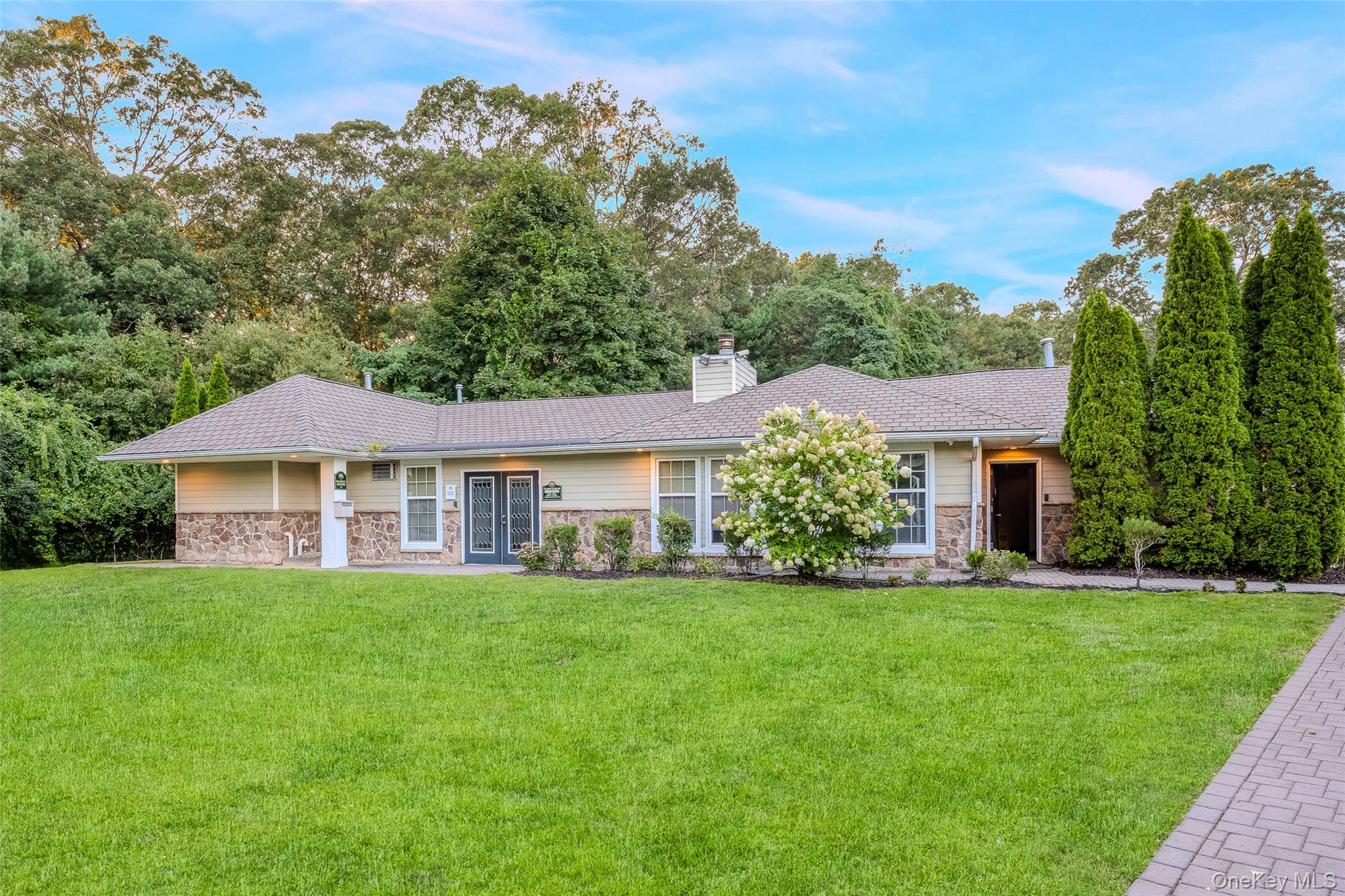 195 Lake Pointe Circle # 195, Middle Island, NY 11953