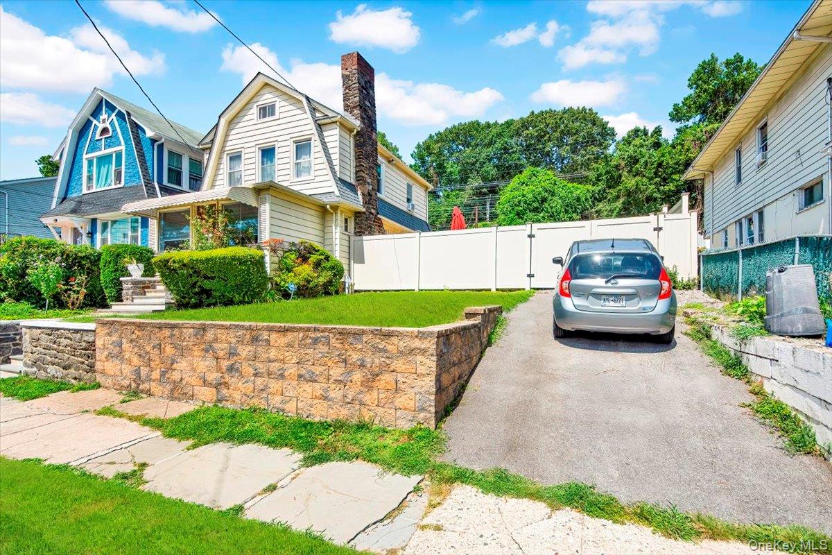 81 Beechwood Avenue, Mount Vernon, NY 10553