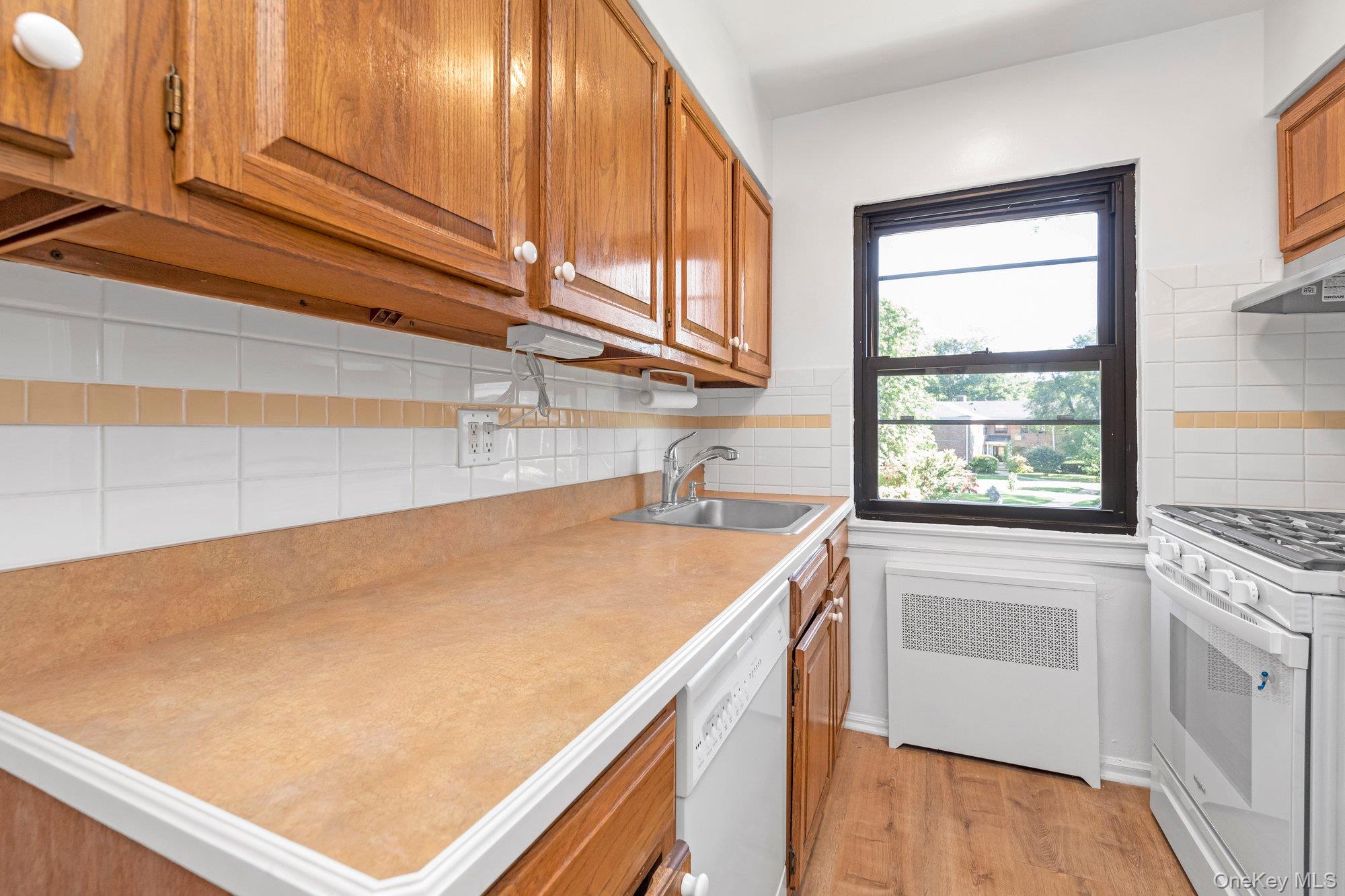 1197 E broadway # K24, Hewlett, NY 11557