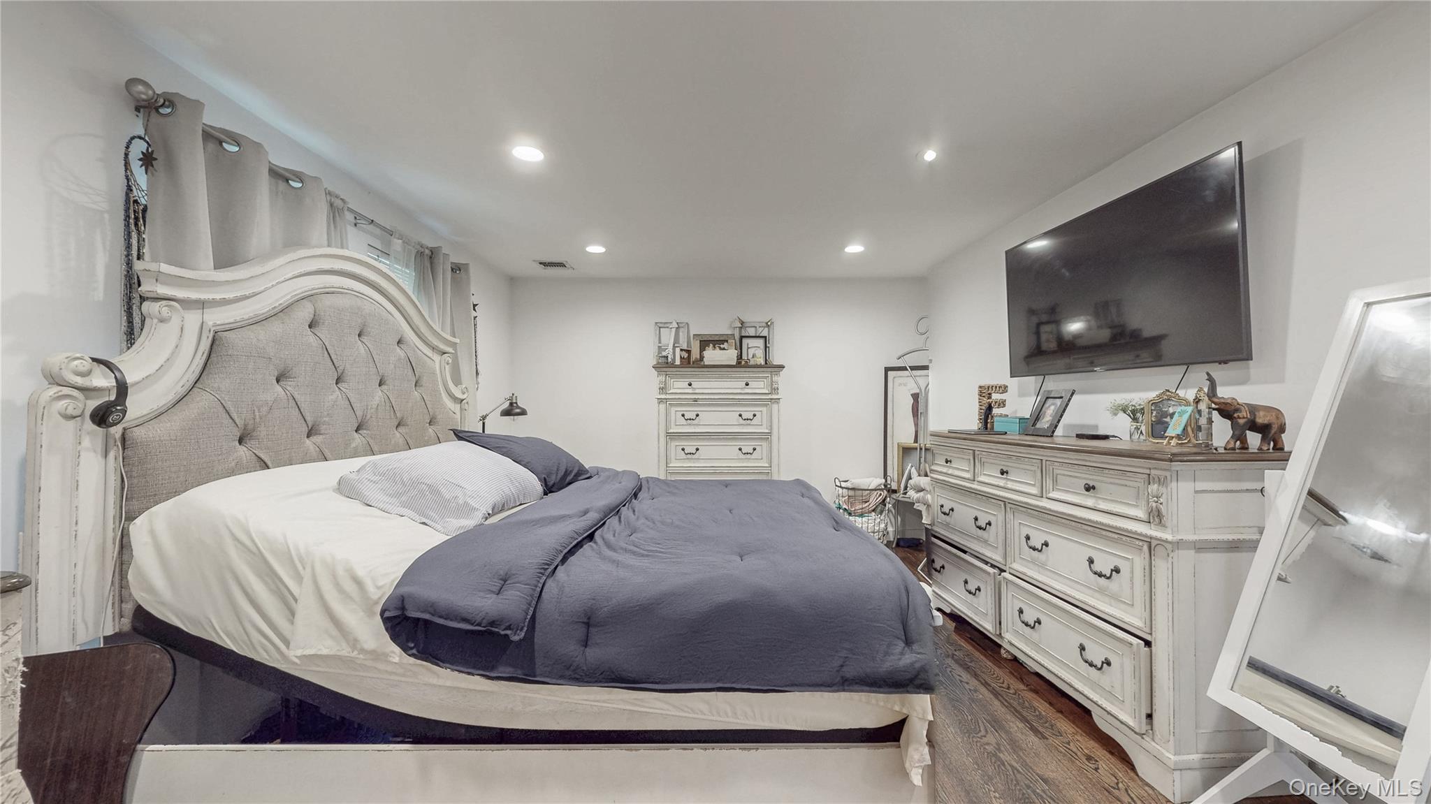 2347 Pine Street, Seaford, NY 11783