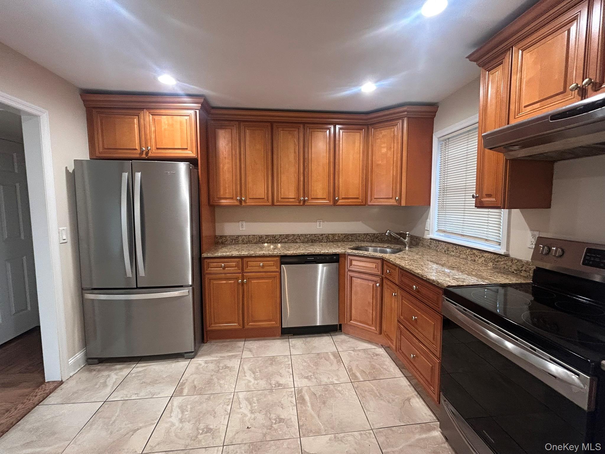 35 N 16th Street, Wheatley Heights, NY 11798