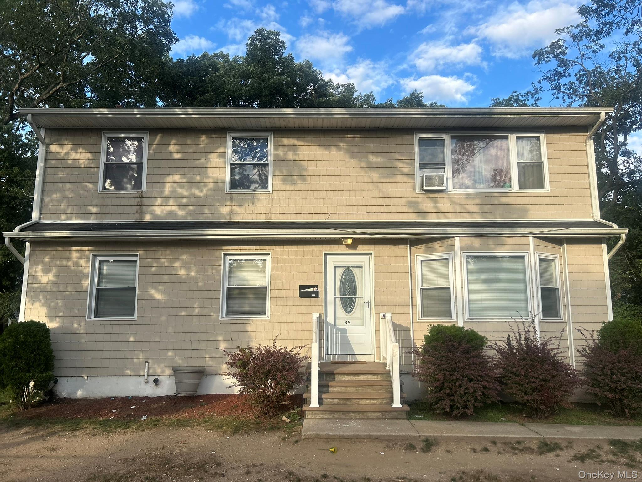 35 N 16th Street, Wheatley Heights, NY 11798
