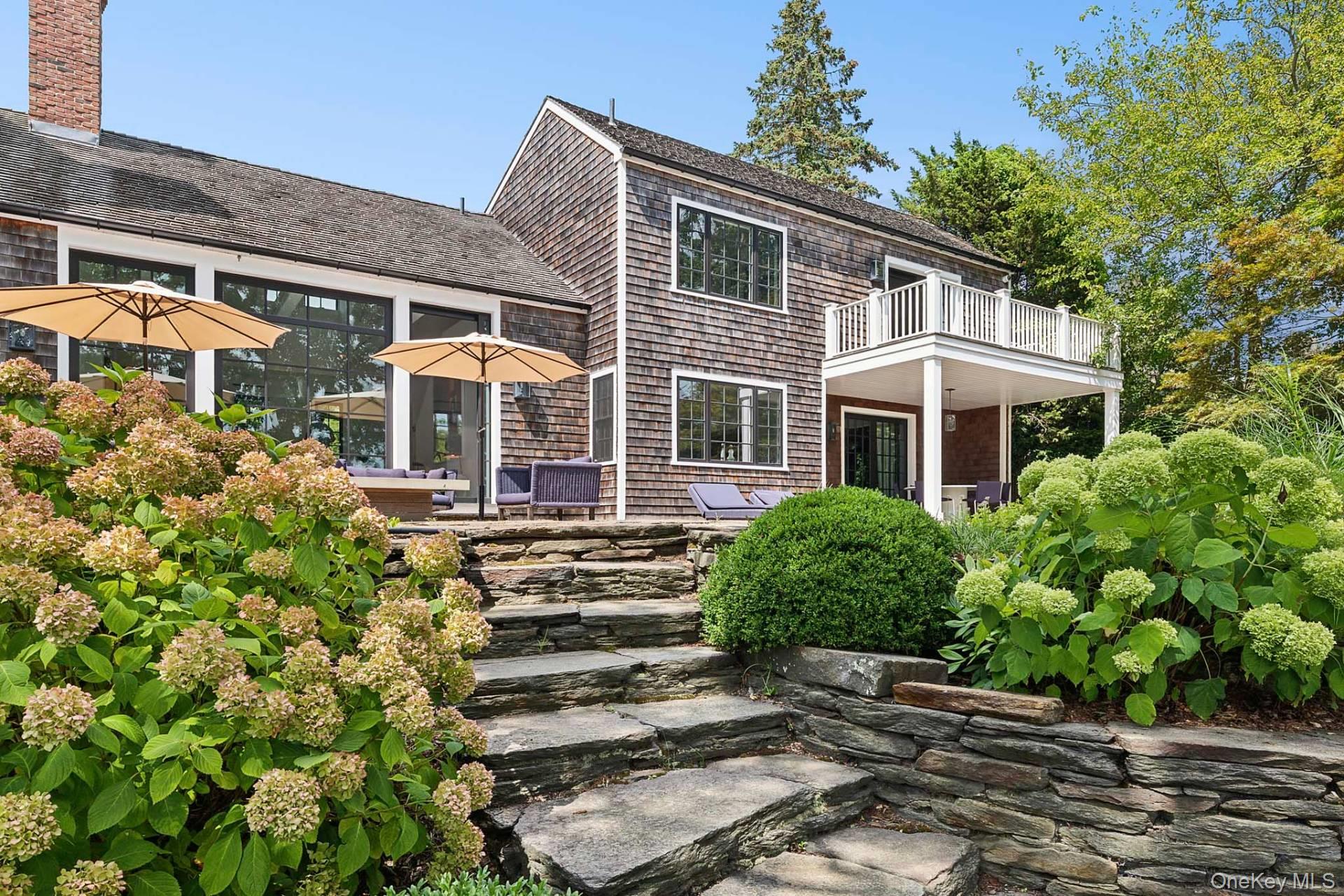 8 Cove Way, Shelter Island, NY 11964