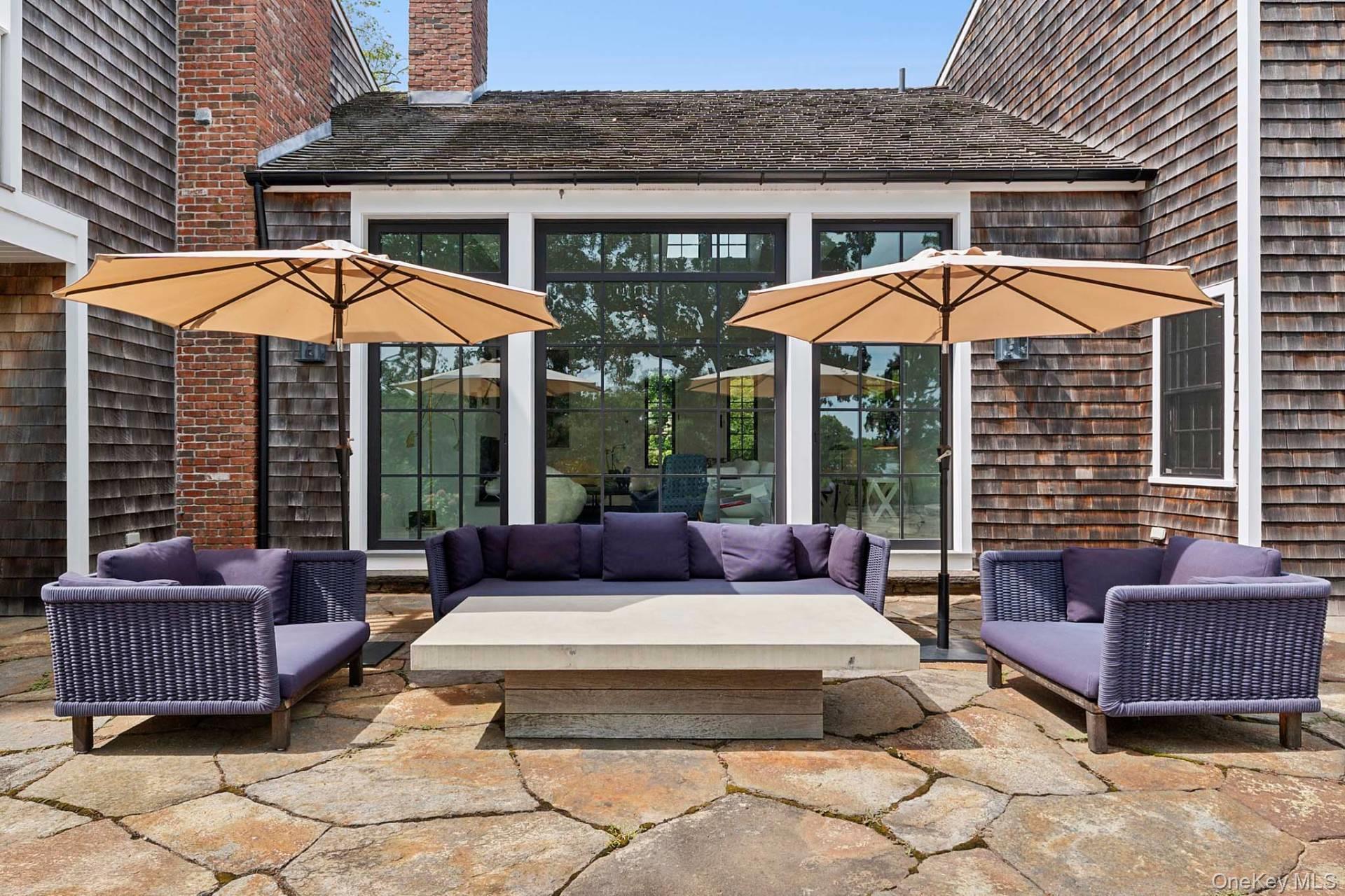 8 Cove Way, Shelter Island, NY 11964