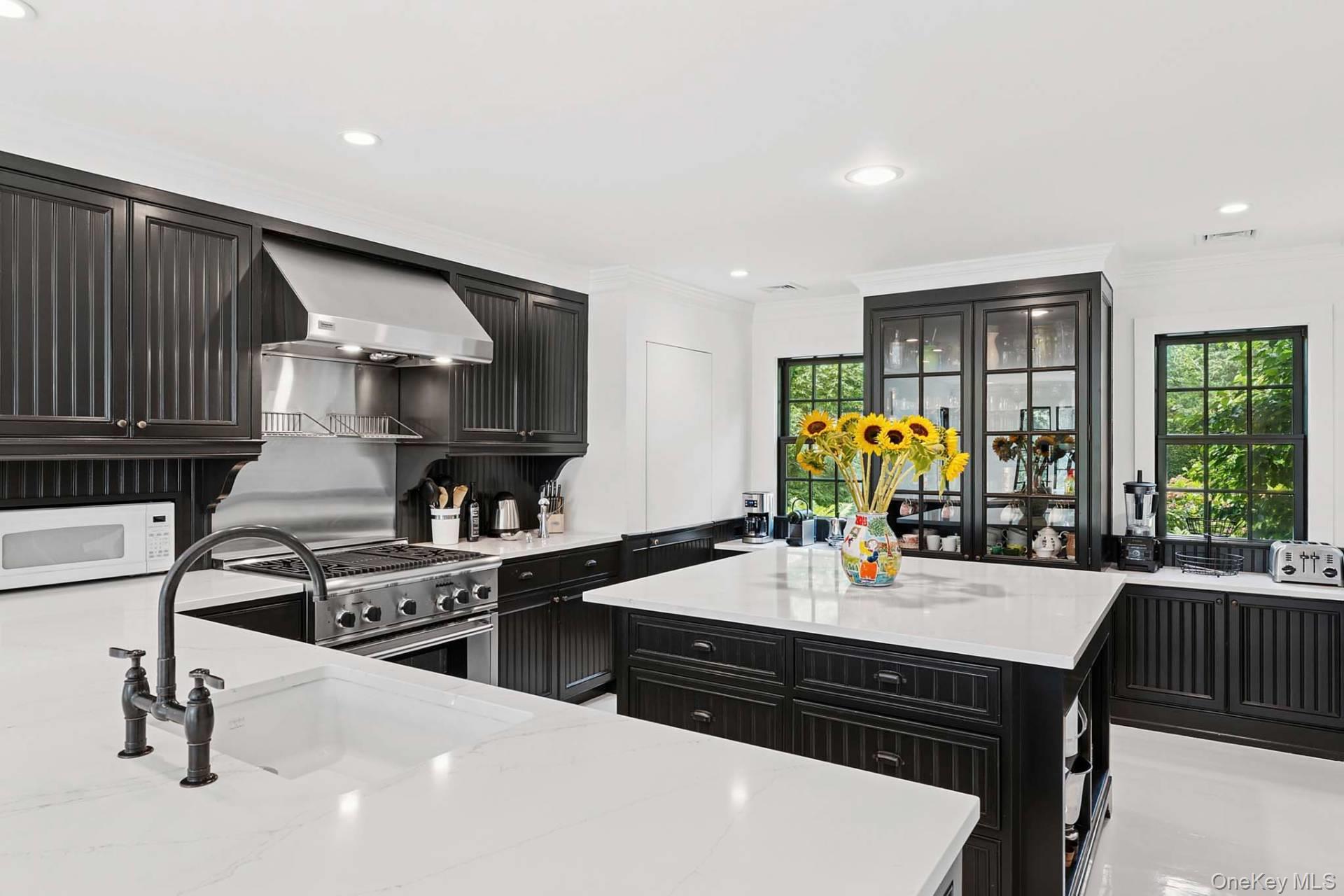 8 Cove Way, Shelter Island, NY 11964