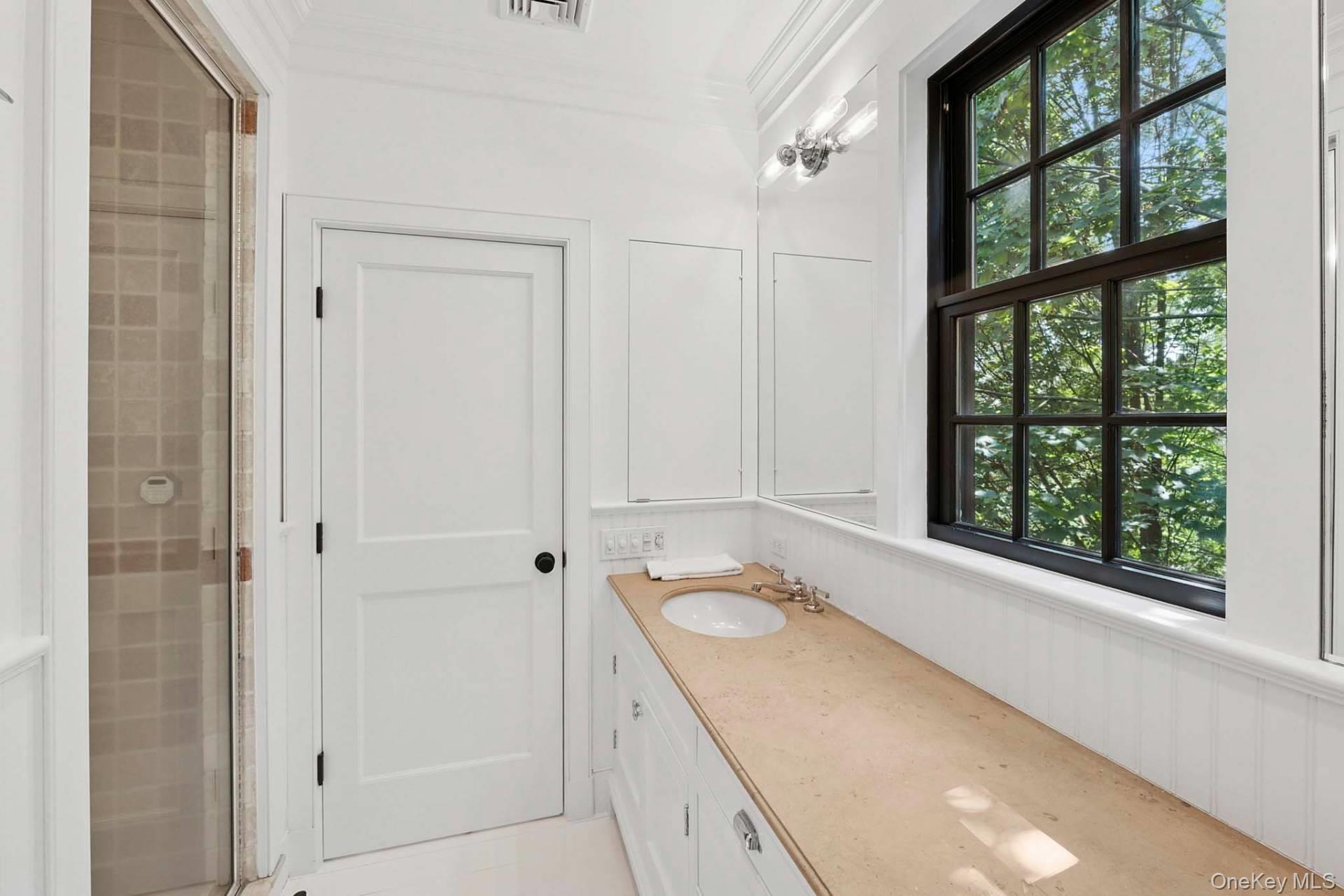 8 Cove Way, Shelter Island, NY 11964