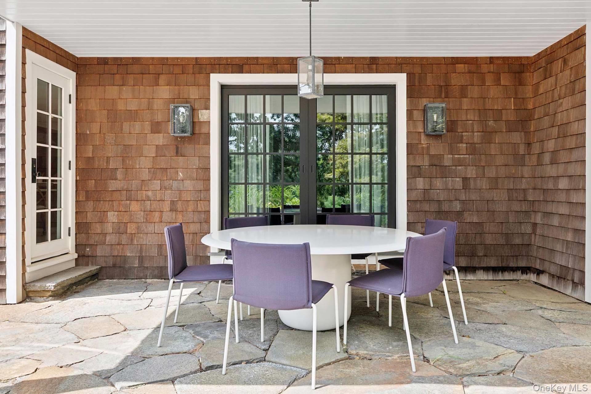 8 Cove Way, Shelter Island, NY 11964