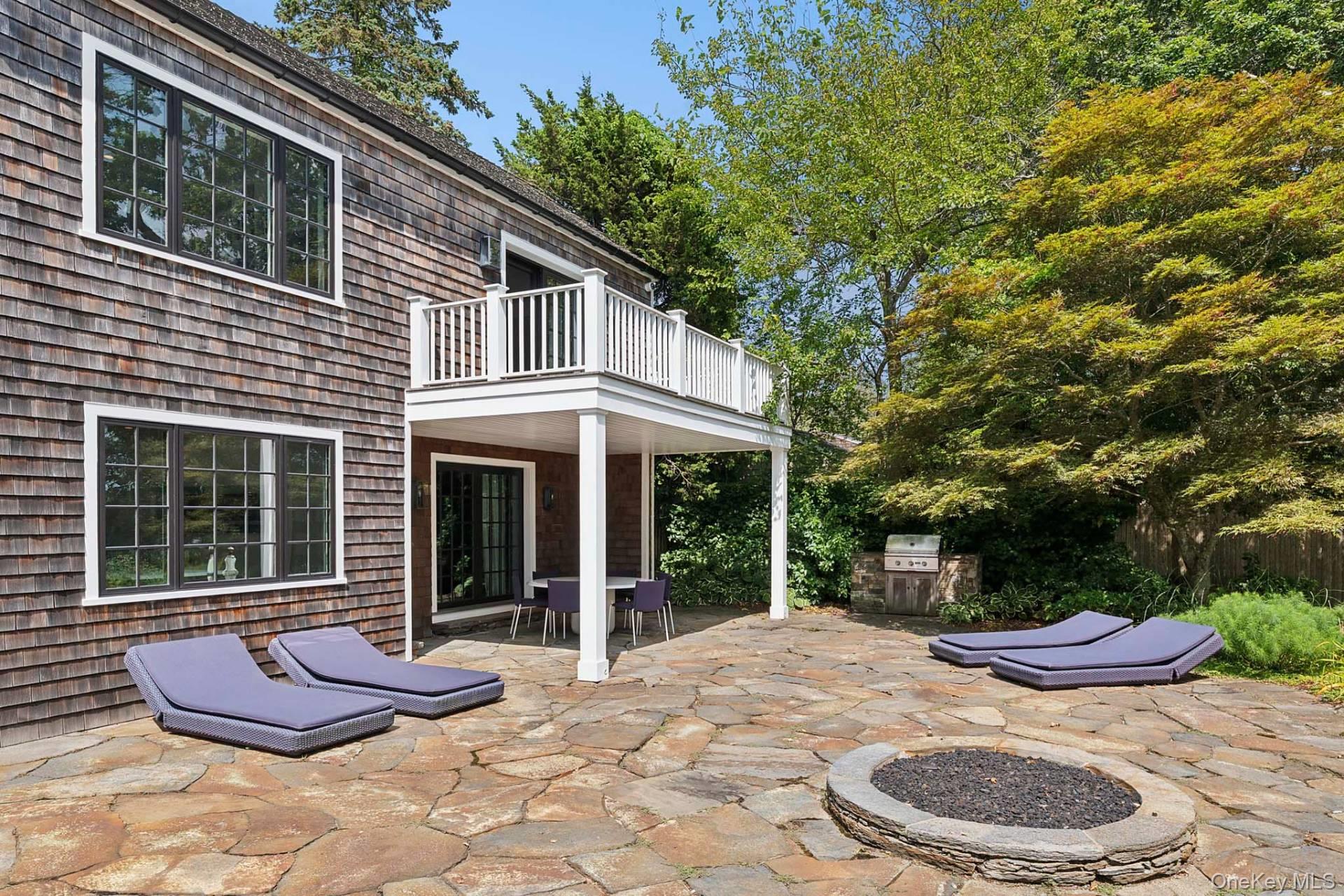 8 Cove Way, Shelter Island, NY 11964