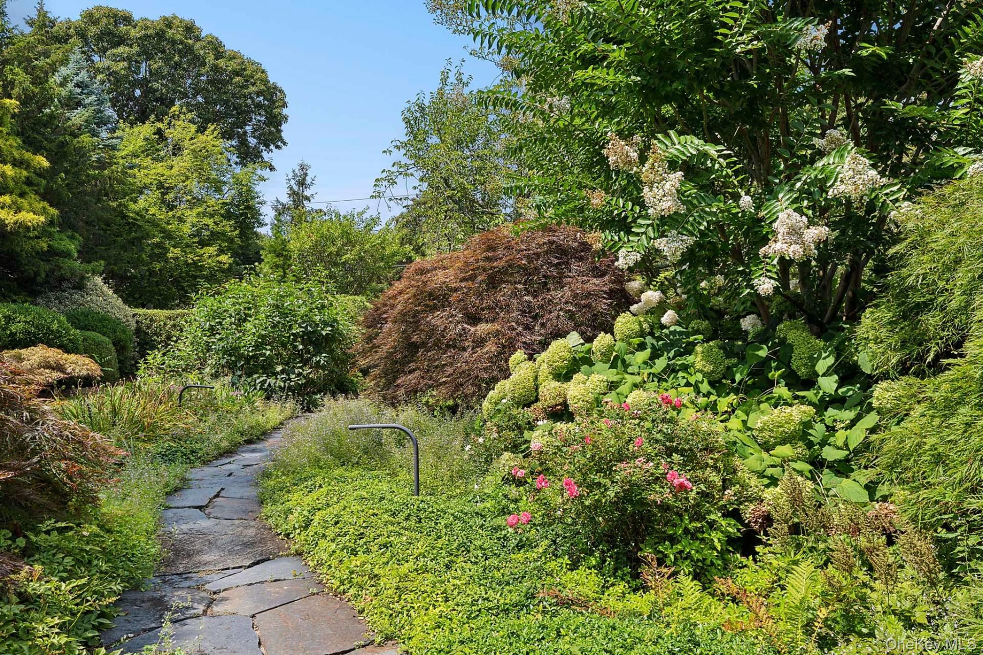 8 Cove Way, Shelter Island, NY 11964