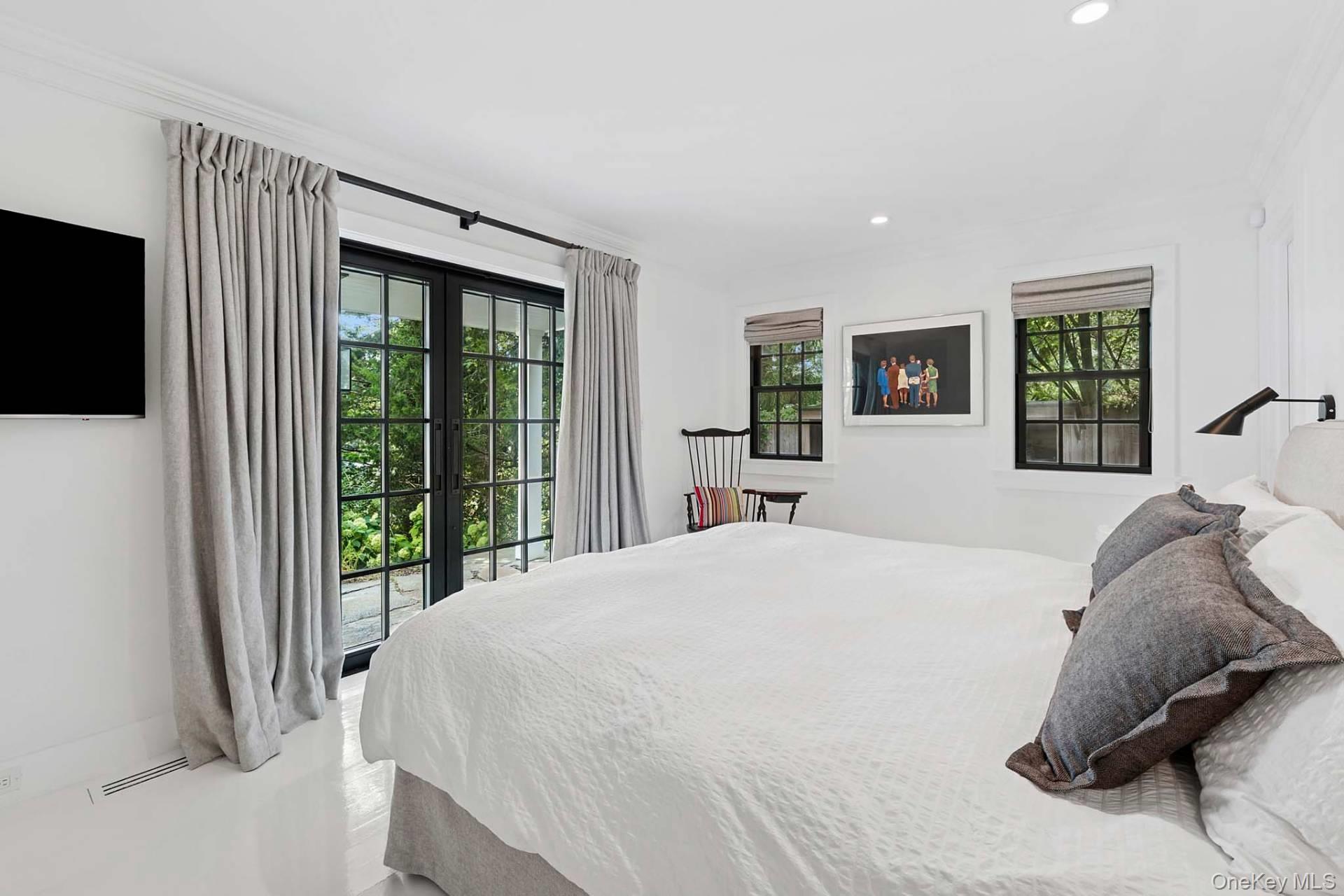 8 Cove Way, Shelter Island, NY 11964