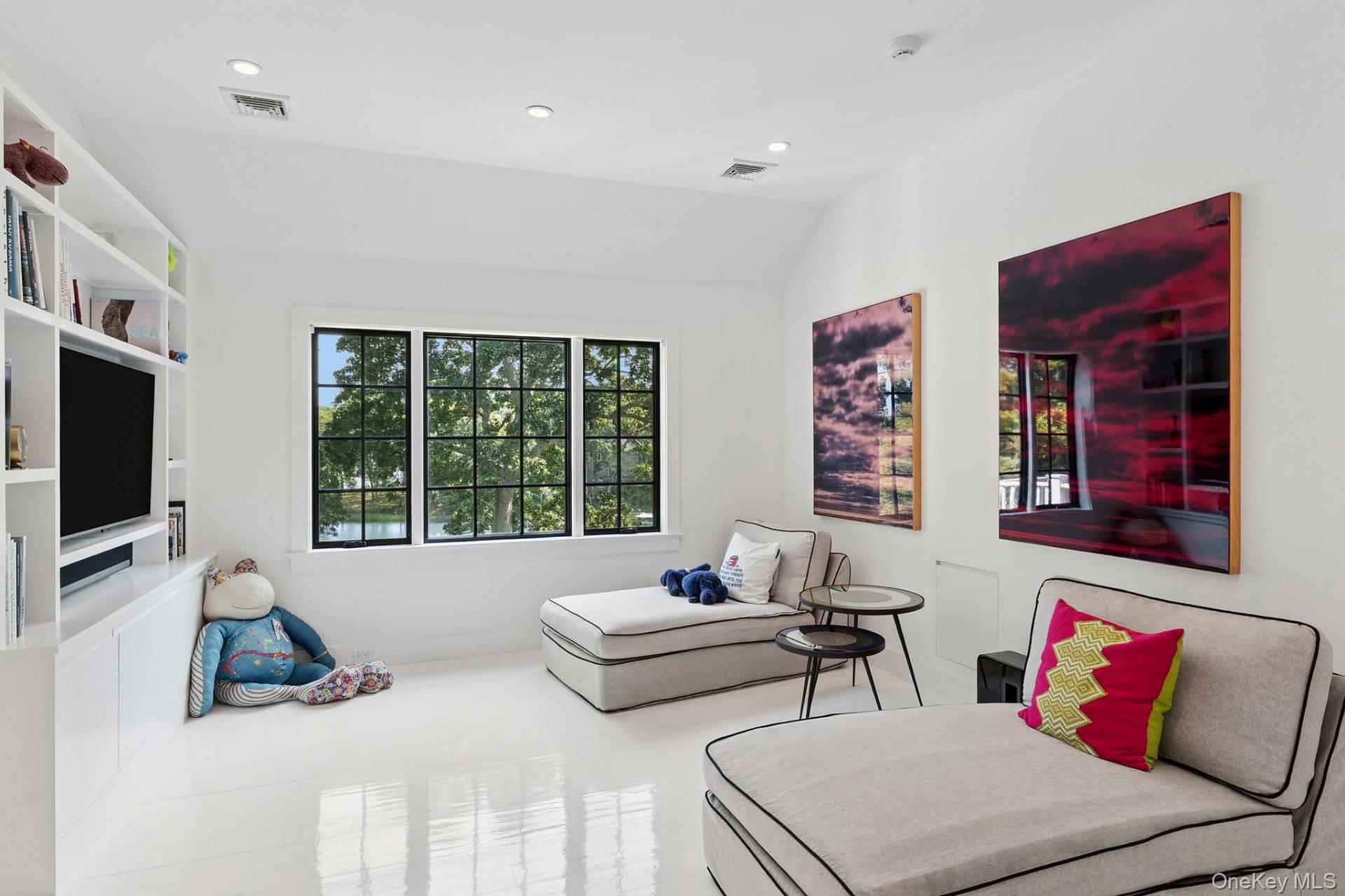 8 Cove Way, Shelter Island, NY 11964